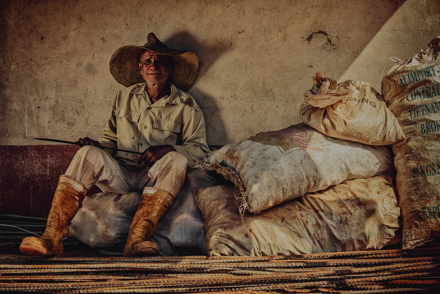 Cuba_2018_farmer_sacks_GHB_8990.jpg