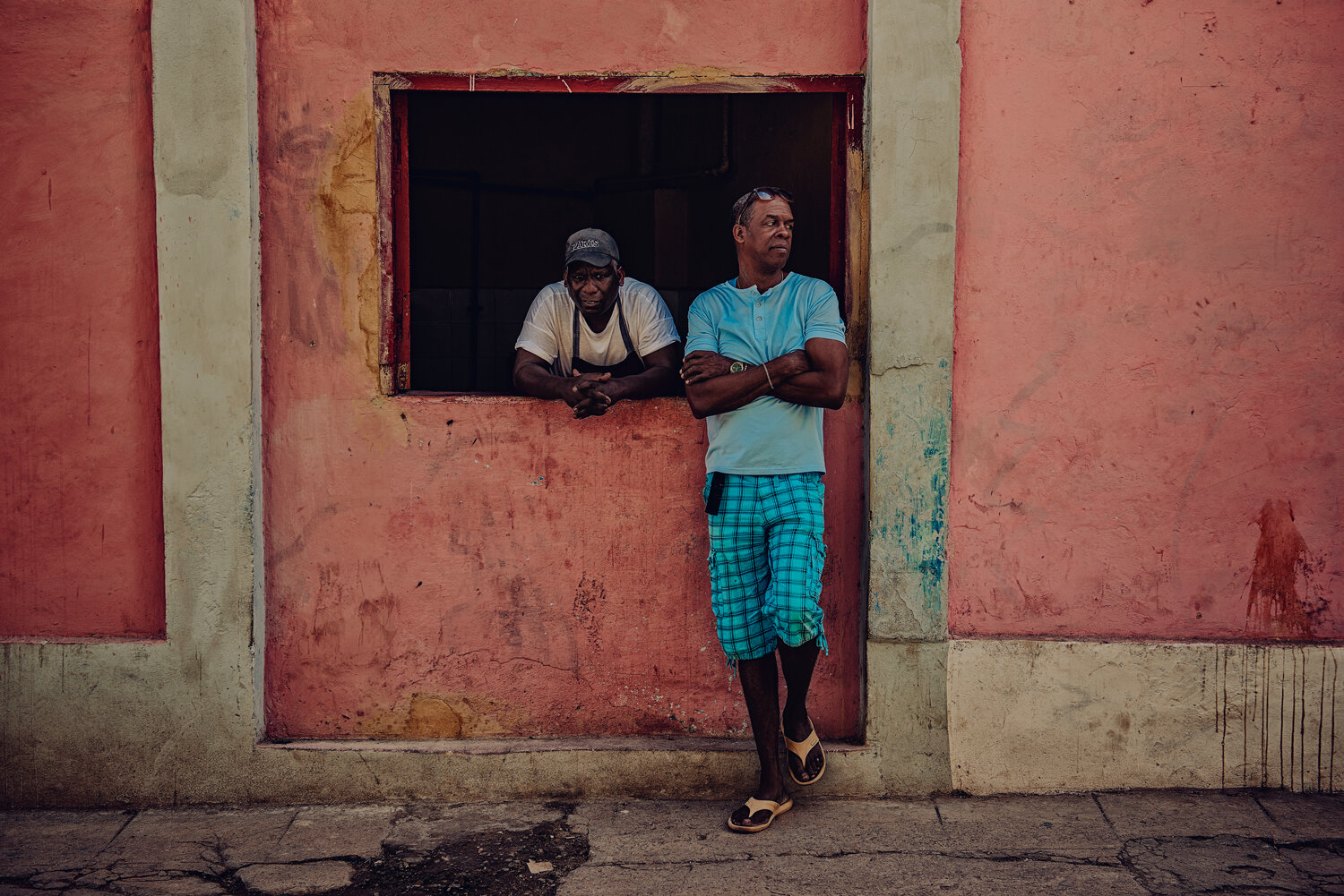 Cuba_dec_2018_2men_window.GHB_3516.jpg