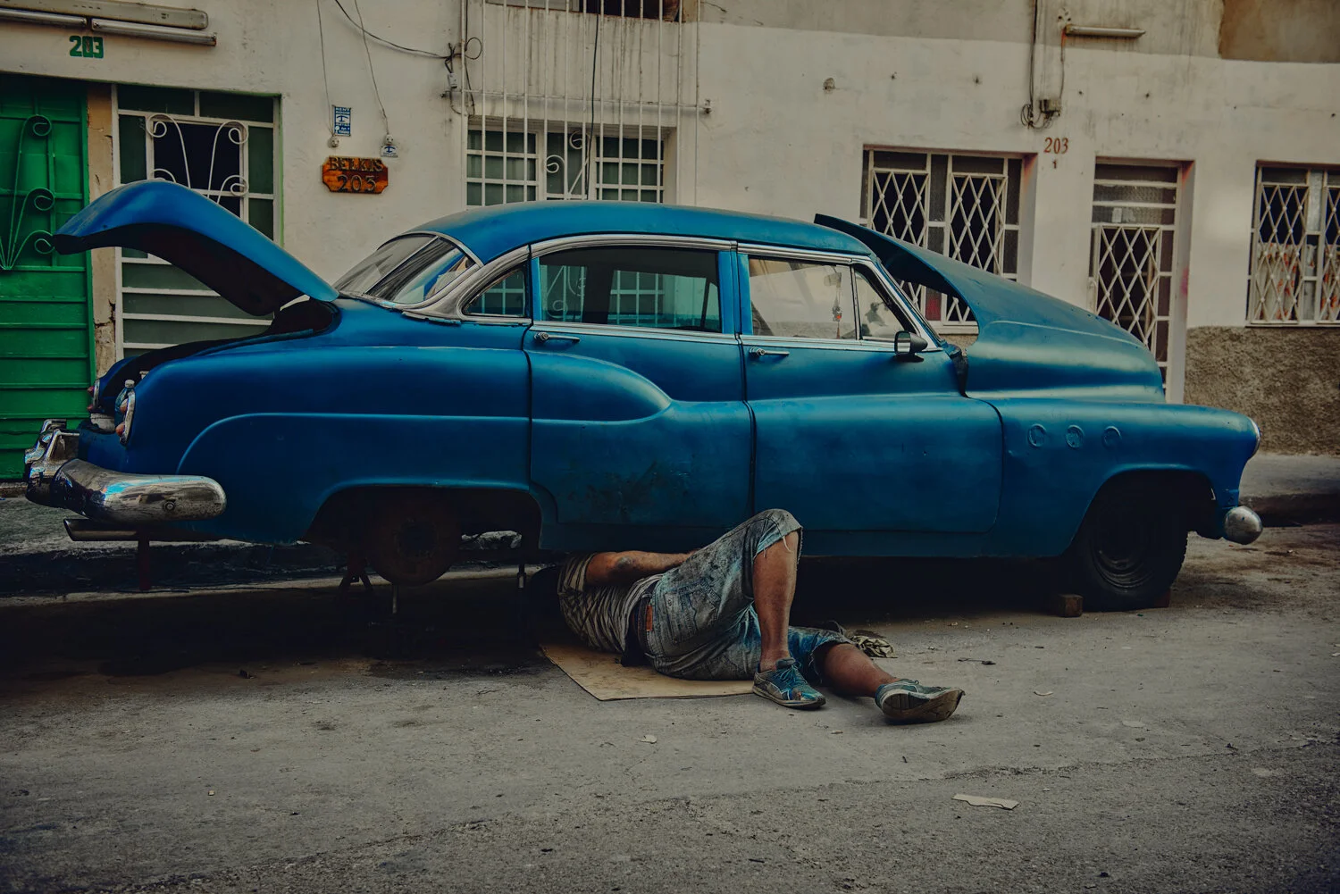 Cuba_dec_2018_broken_car.GHB_4598.jpg