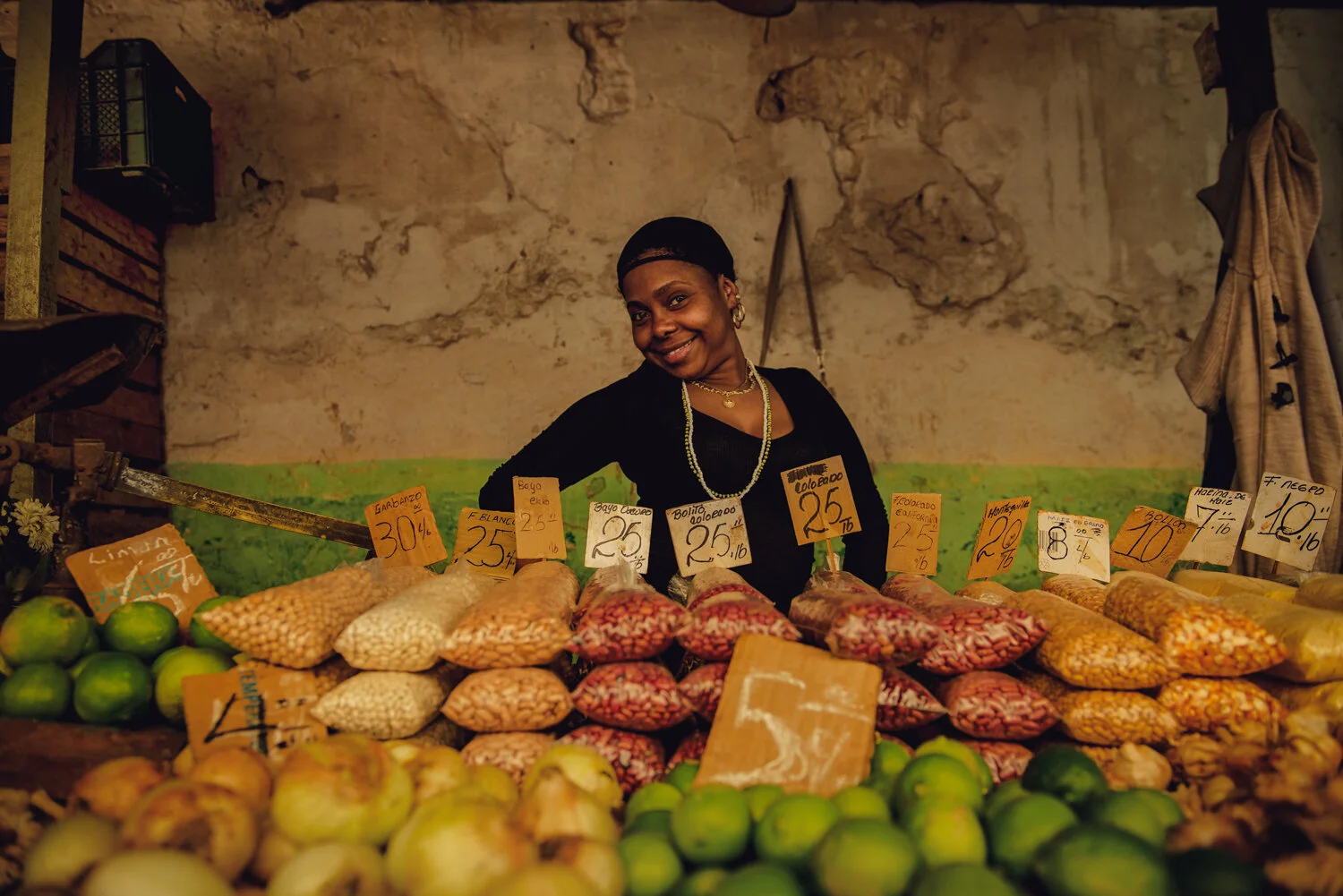 CUBA-VEGETABLE-BLK-WOMAN.jpg