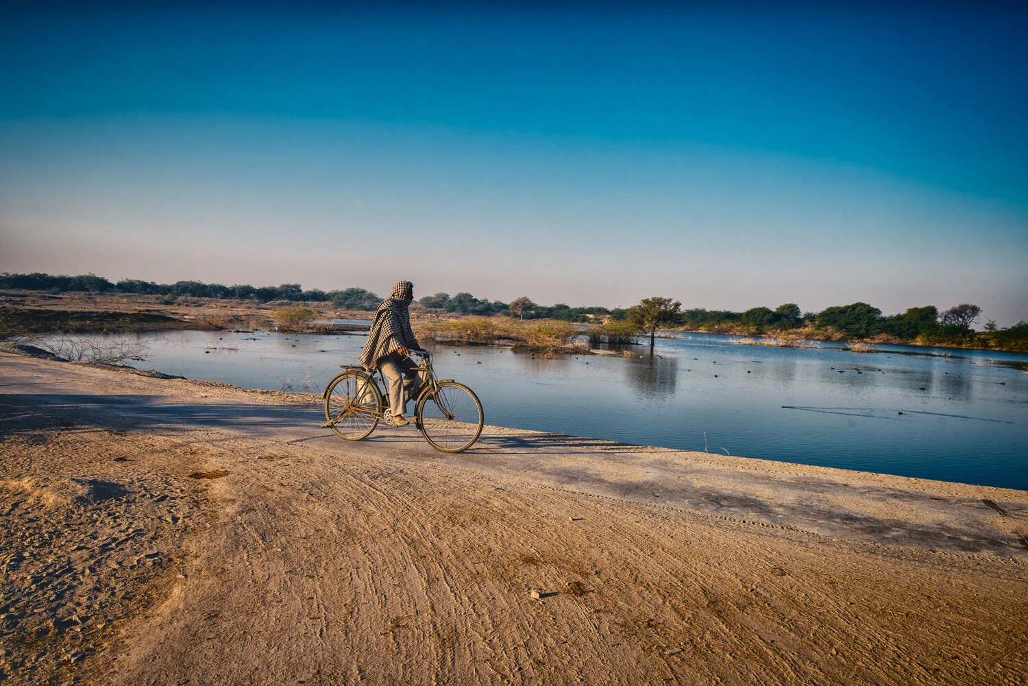 BIKE-LAKE.jpg