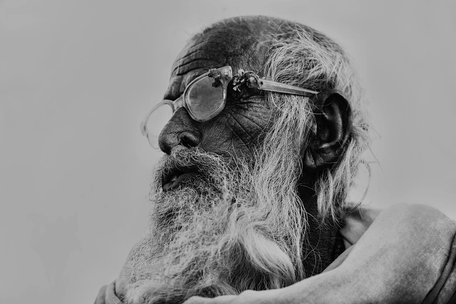 GLASSES-MAN-PROFILE.jpg