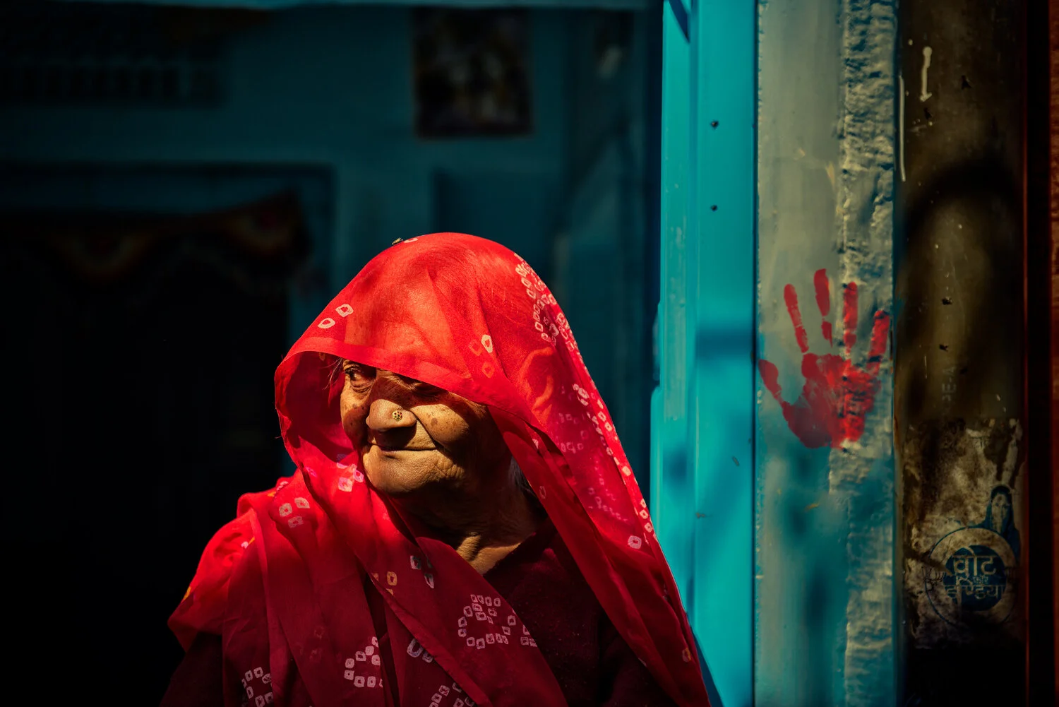OLD-WOMAN-RED-SARI.jpg