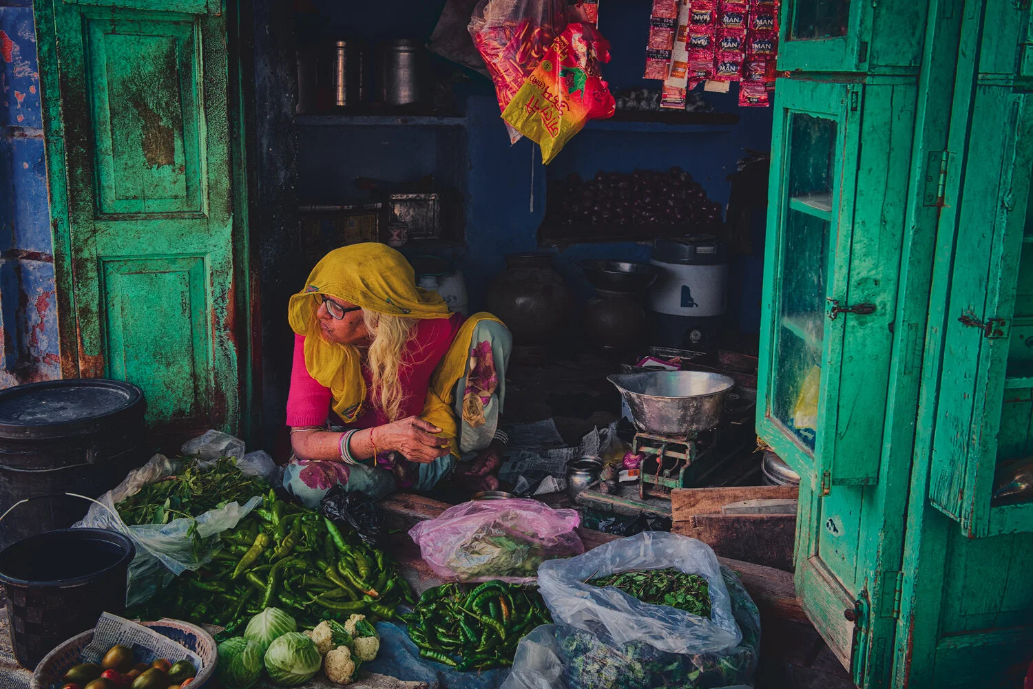 OLD-WOMAN-SELL-VEGETABLES.jpg