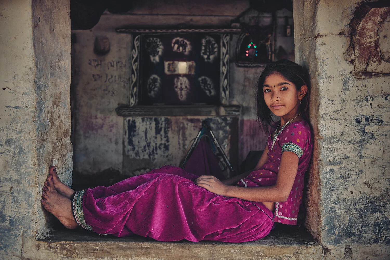 PINK-GIRL-SIT-IN-WINDOW.jpg