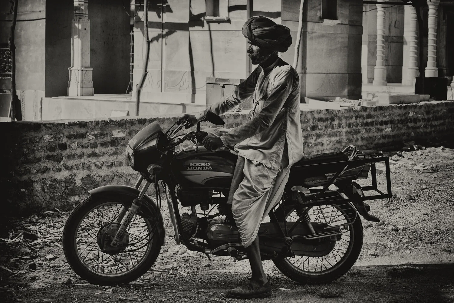 TURBAN-MOTORCYCLE.jpg