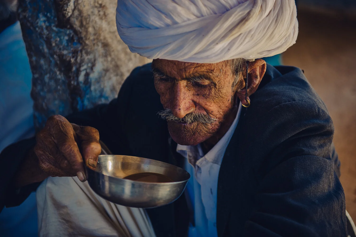 WHITE-TURBAN-DRINKING-CHAI.jpg