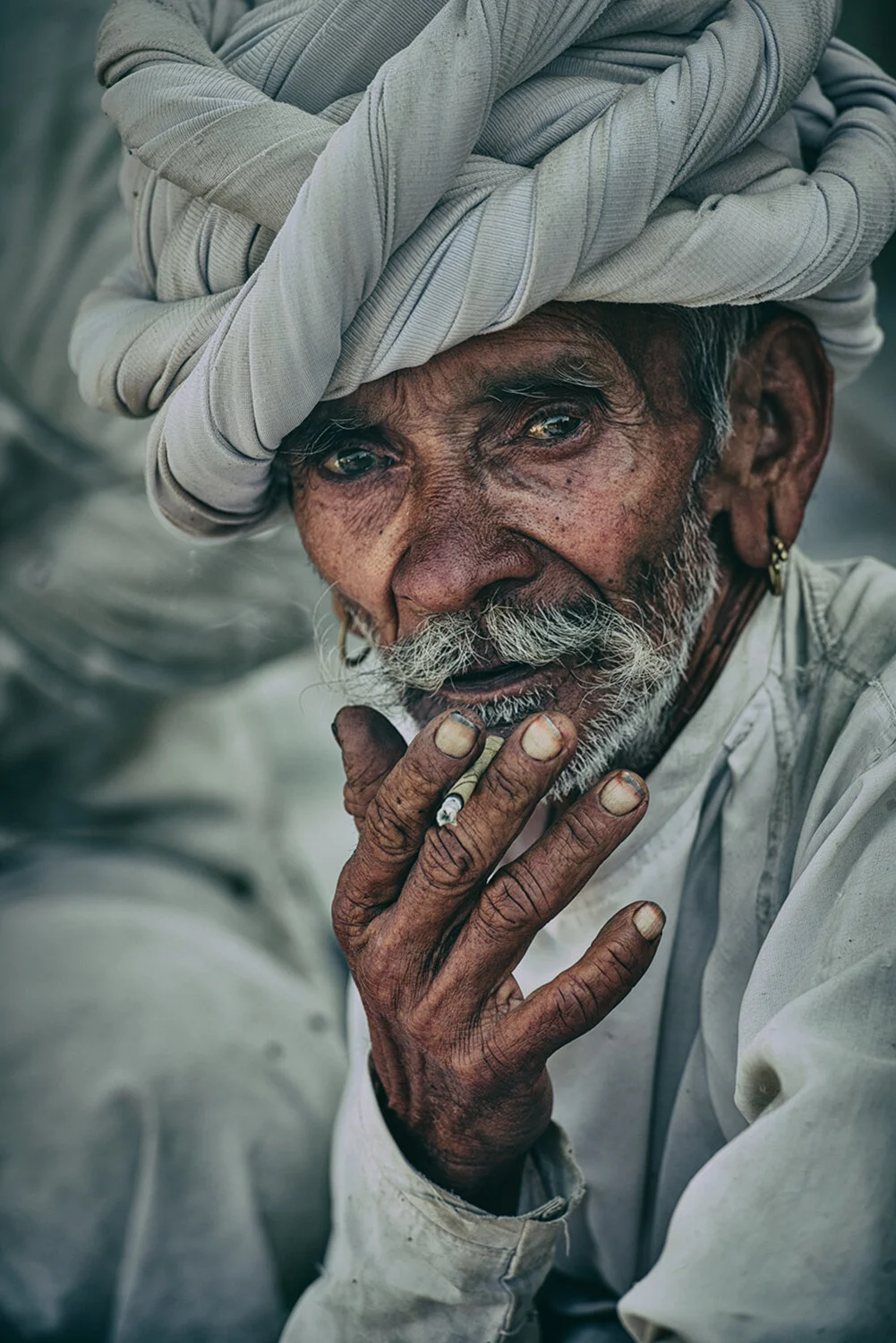 India_trip_2017_white_turban_smoke.jpg