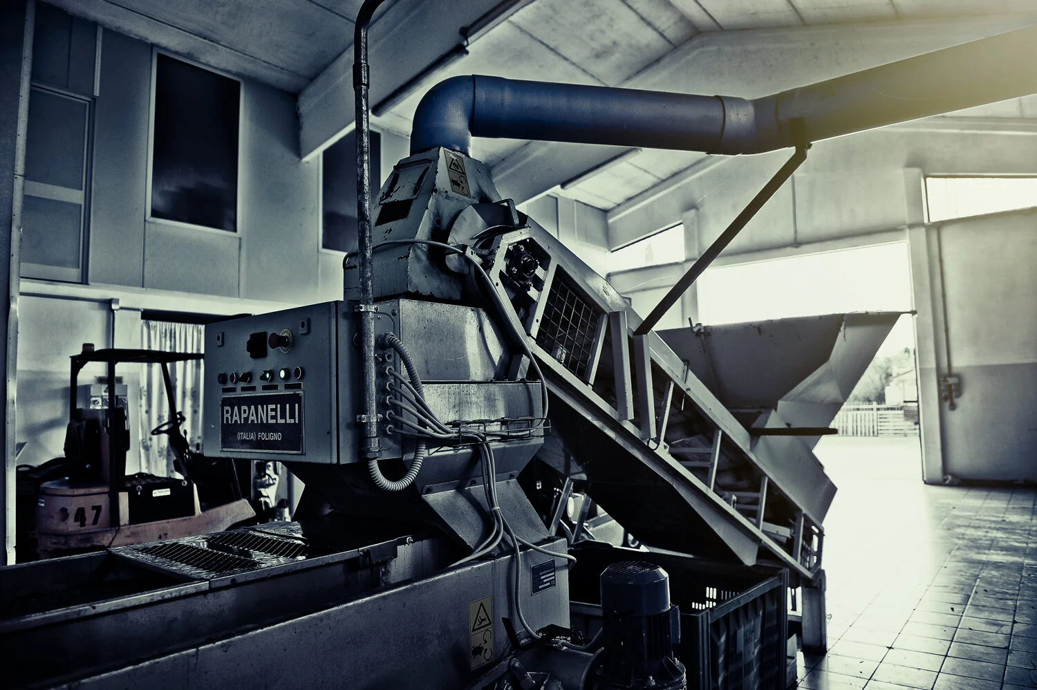 ITALY-OIL-FACTORY-MACHINE.jpg