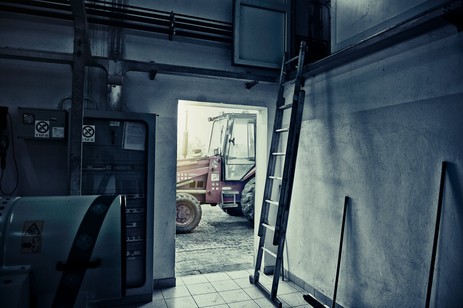 ITALY-TRACTOR-OIL-FACTORY3.jpg