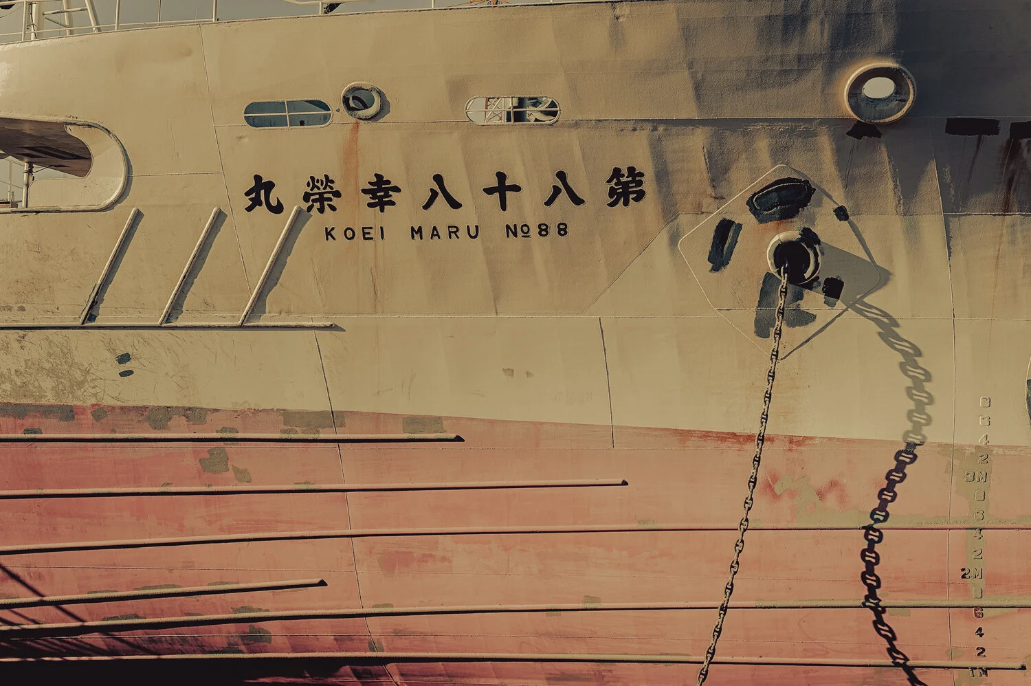 CLOSE-PINK-BOAT.jpg