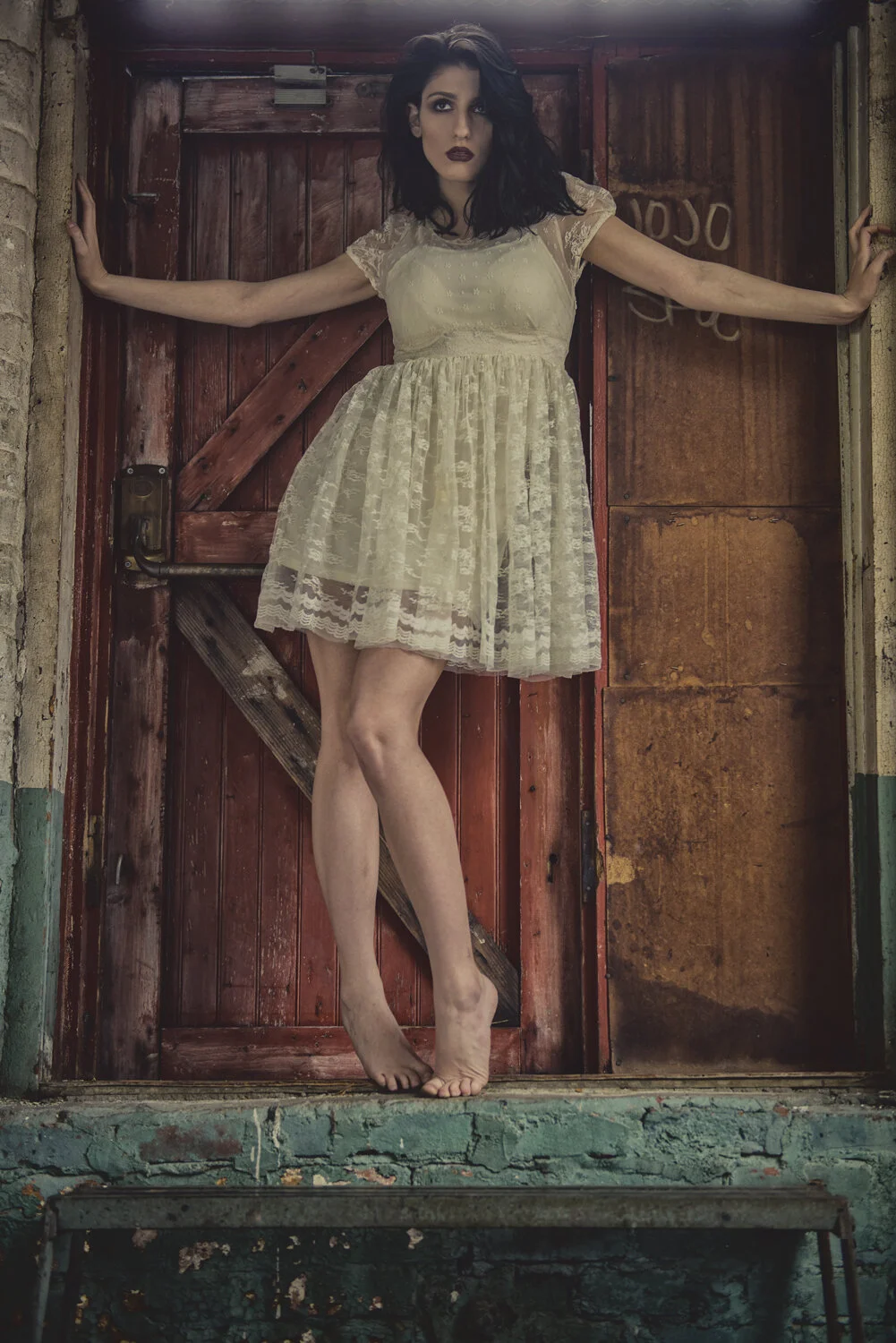 NJ-WAREHOUSE-GIRL-PIGEON-TOED.jpg