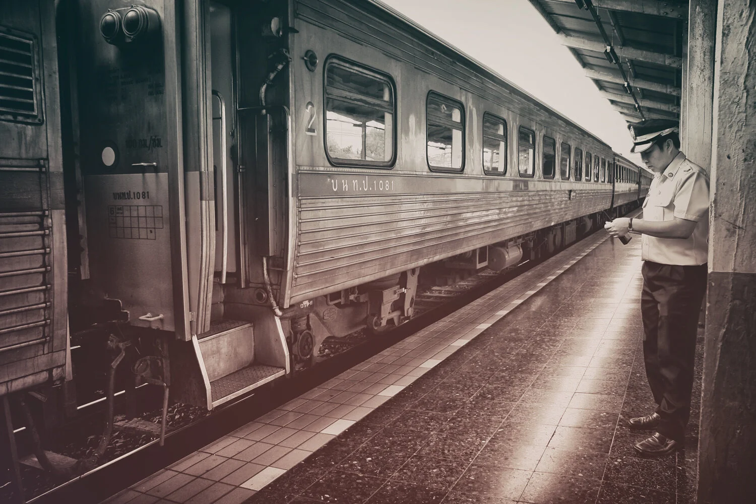 THAI_TRAIN_CONDUCTOR_PERSPECTIVE.jpg