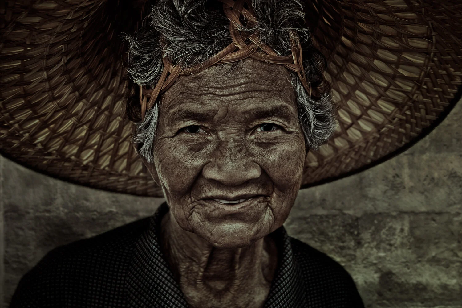 THAI.BLUE.EYES.HAT.NEWFOLIO.jpg