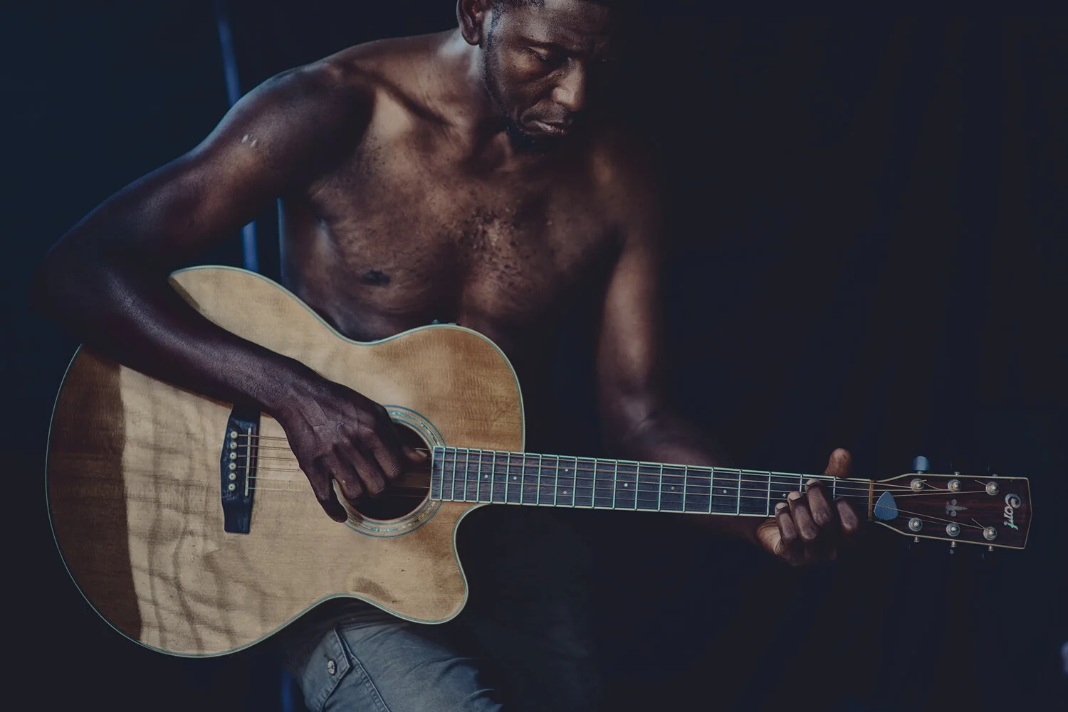 Africa_sandro_2018_guitar_GHB1263.jpg