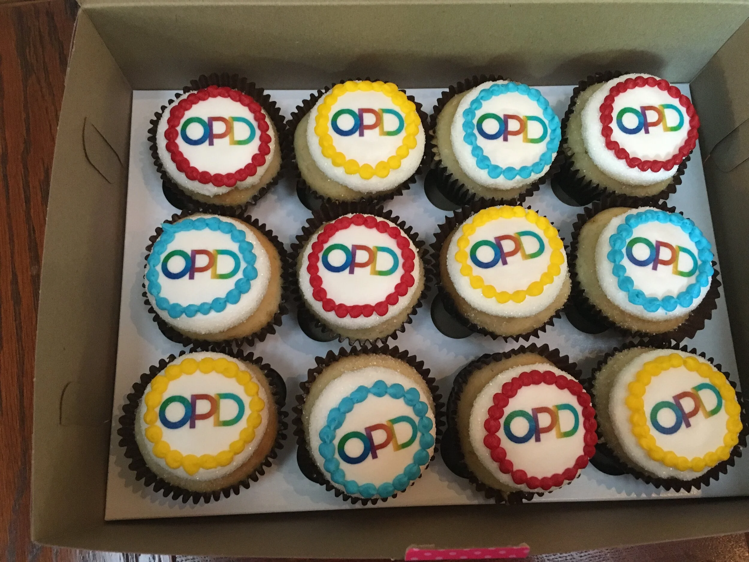 Cupcakes to celebrate the 3rd edition. :-)