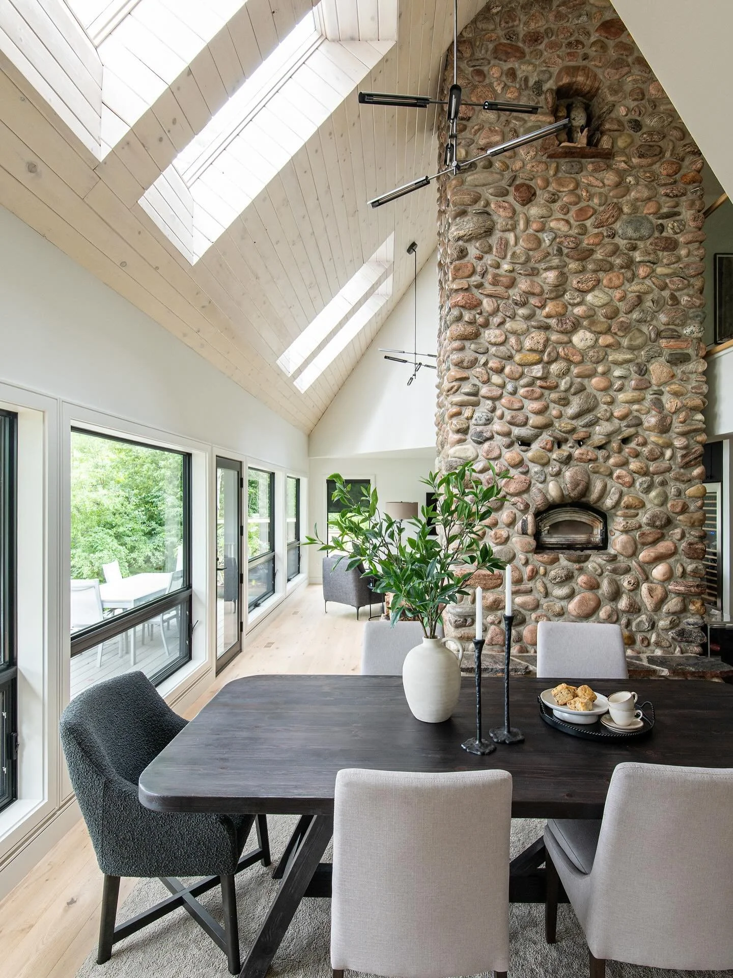 This house on Preston Lake has been such a fun one to work on. We gutted it and rebuilt around the gorgeous stone fireplace + pizza oven 🤍
We also whitewashed the ceiling, added black windows, and a door that opens out to a deck with the prettiest l