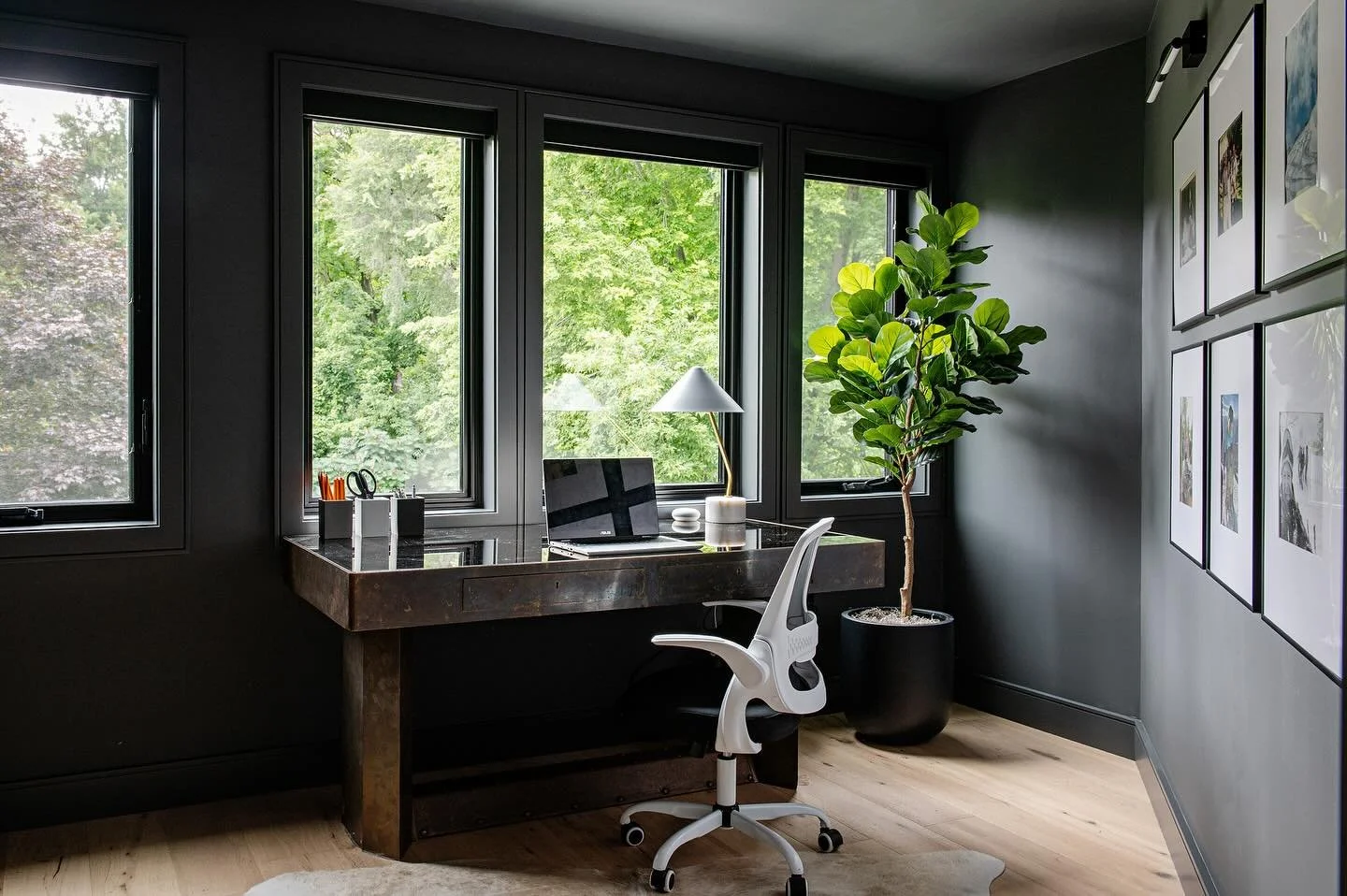 Wrapped this office in one rich hue-ceiling to floor - and the result is pure sophistication. A moody moment done right.

📸 @mike_chajecki 
@completewallfinishes 

#colourdrenching #moody #homeoffice #workfromhome #gallerywall