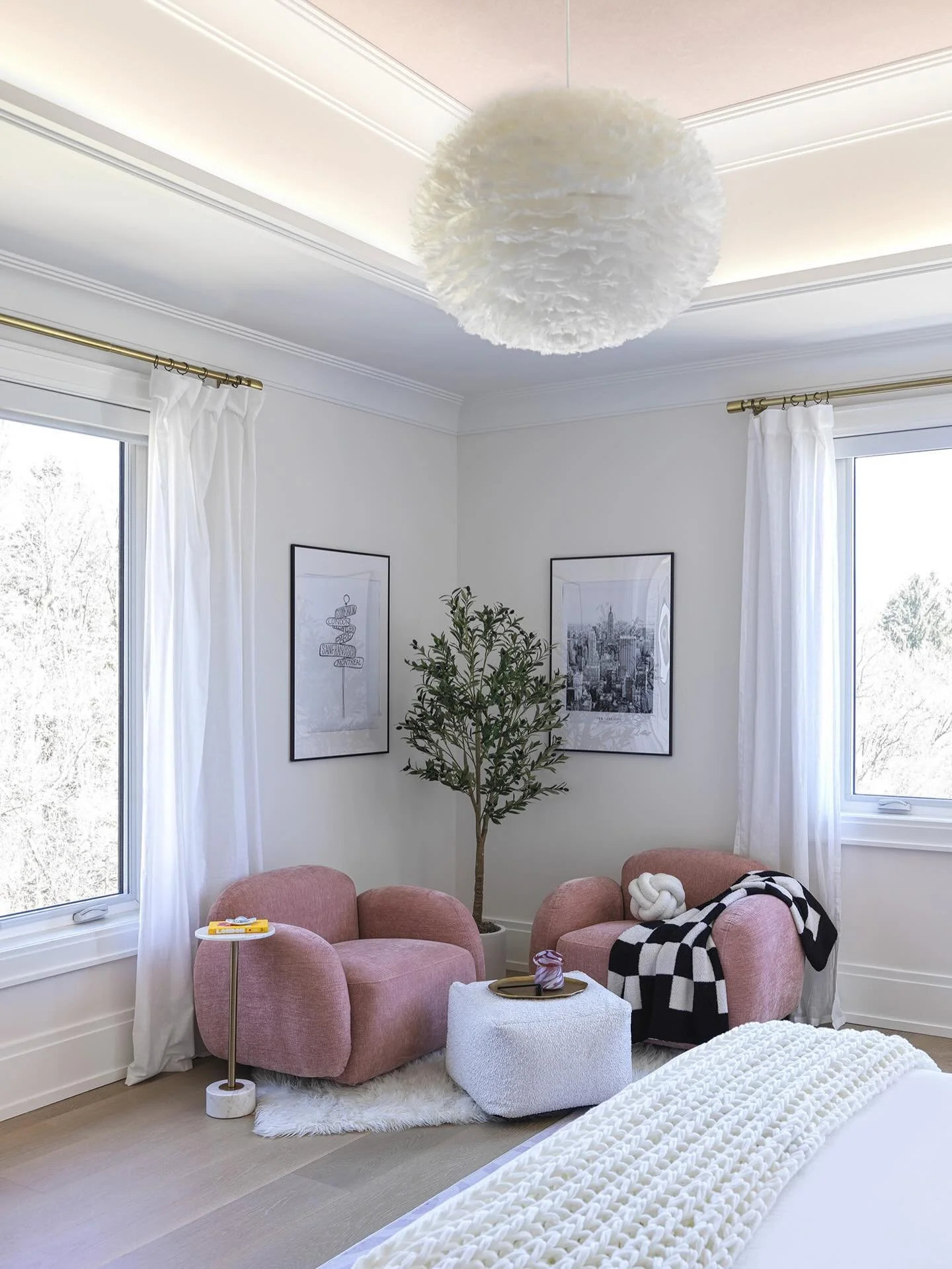 Where blush tones meet cozy moments 💗
Happy Valentines Day 😘

#pink #girlsbedroom # loveyourspace #valentines