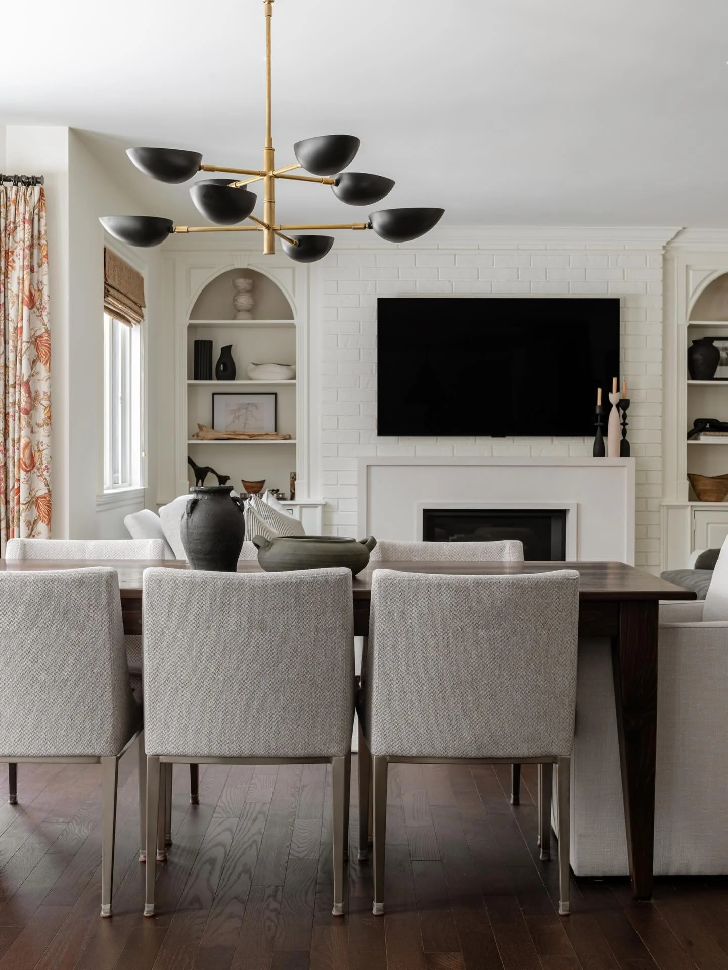 Let&rsquo;s turn the camera around at Project Devlin. We took some walls down and opened up the kitchen to this fabulous family room. Stained the existing table, added a cast fireplace mantle and now just enjoying all the views 🤍🤍

See the before s
