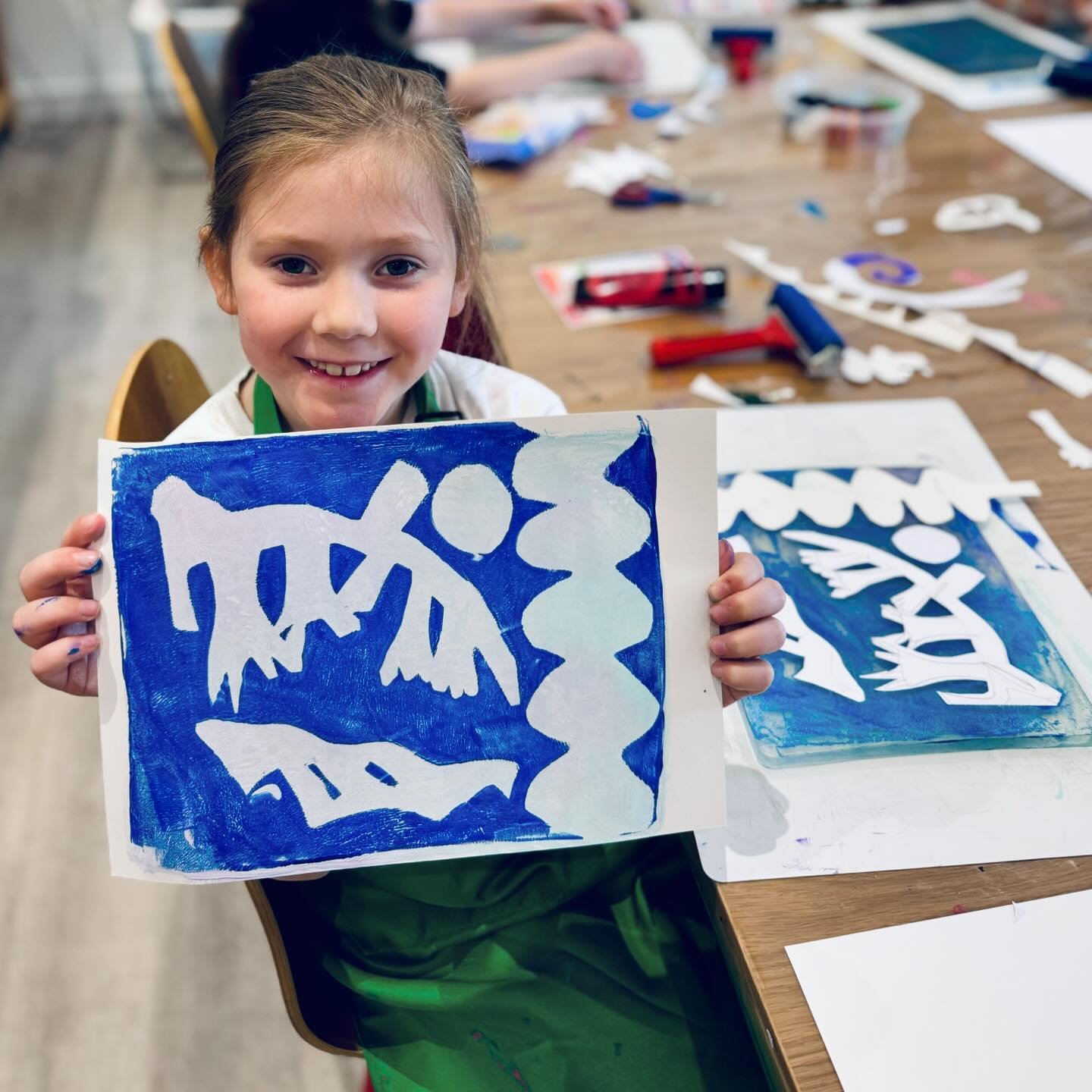 Shapes and Gelli Printng! 😍

This week we have had fun experimenting with Gelli printing; exploring shape, colour and composition.

Our lovely students looked for simple shapes within images of plants and flowers before drawing the shapes onto card.