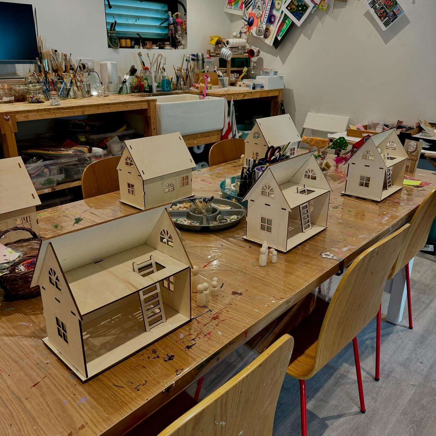 Art Club for current students&hellip;.
☀️☀️☀️☀️☀️☀️☀️☀️☀️☀️

Hello, please check your emails for a one-off two day art session during the summer hols 😊 Thank you! 💖
.
.
.
.
.
#artclub #summerhols #woodenhouses #imagination #creative #homeeducationu