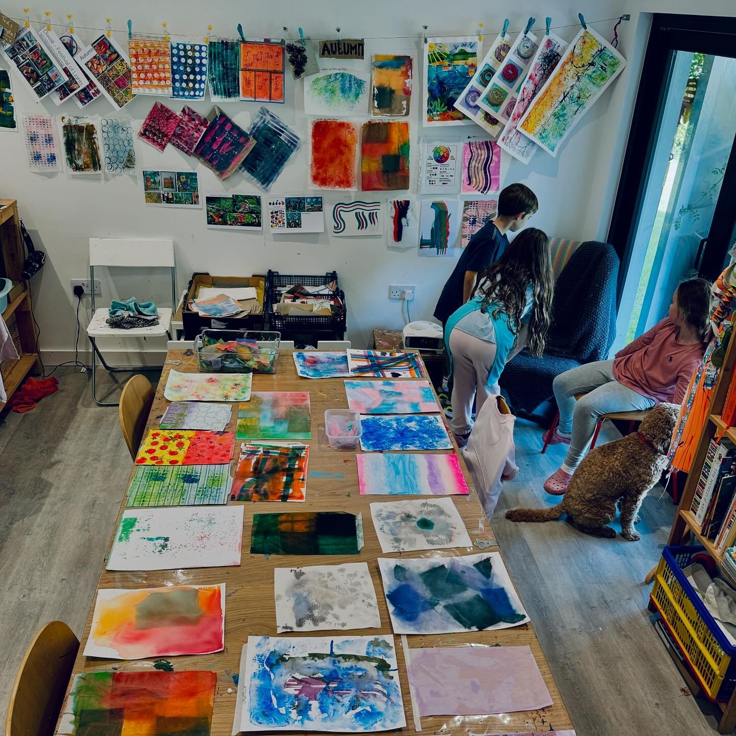 Autumn Backgrounds
❤️🩷🧡🤎💜💙🩵💚💛

Inspired by autumn colours, students have primed paper using a wide variety of materials&hellip; bleeding art tissue, Brusho, poster paint, acrylic paint, food colouring and squeegees, rollers and blocks to prin