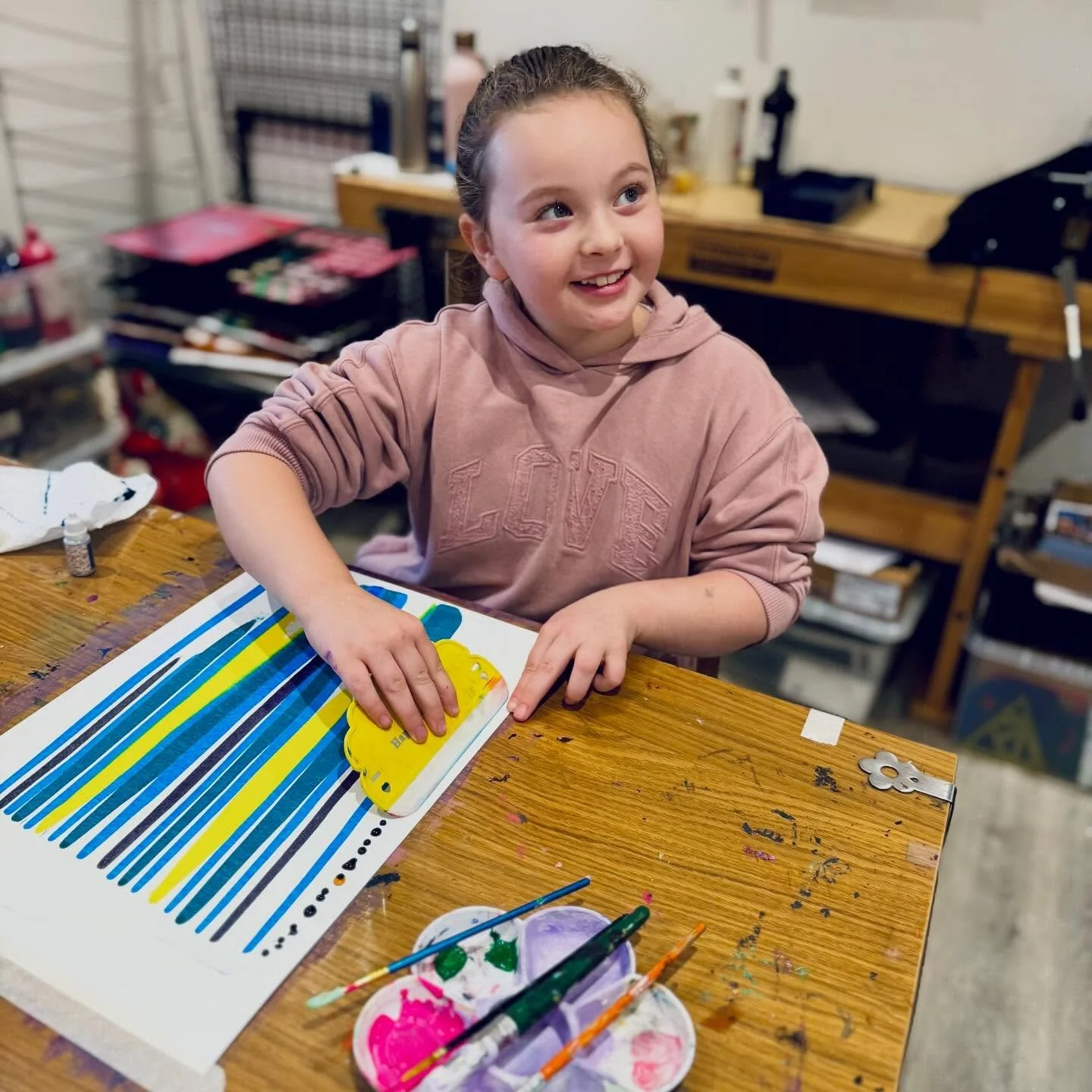 😍🤩😍🤩😍🤩

We&rsquo;ve been creating backgrounds to collage with next week, and the outcomes are gorgeous!

Students have explored squeegee art, bubble wrap printing, foam rollers, block printing, typography, and other techniques I can&rsquo;t qui