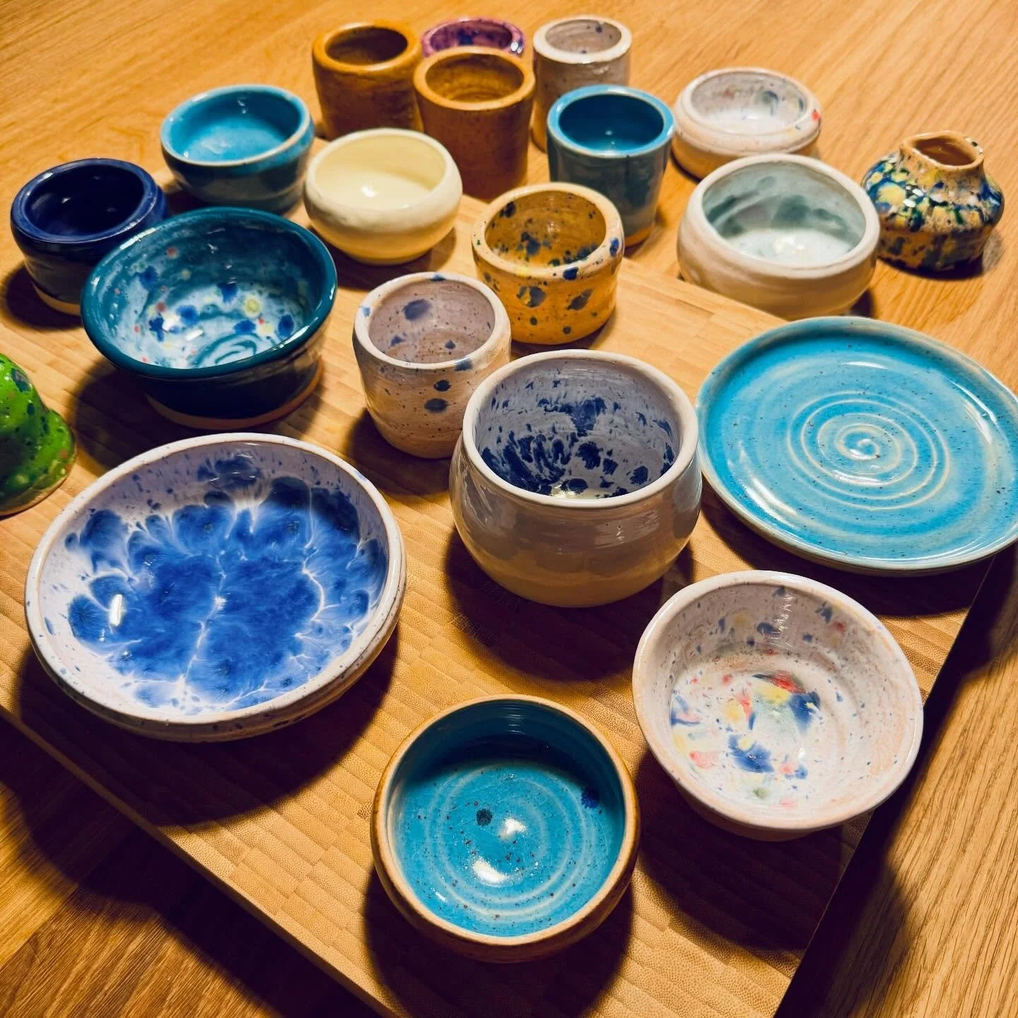 Check out these pots! 🙌🏻

I&rsquo;ve been on a four-week pottery course @themountinn with Jo @theartbuschester and it was brilliant!

I&rsquo;ve never used a pottery wheel before, and Jo&rsquo;s teaching style made it dead easy and lots of fun. 😄 