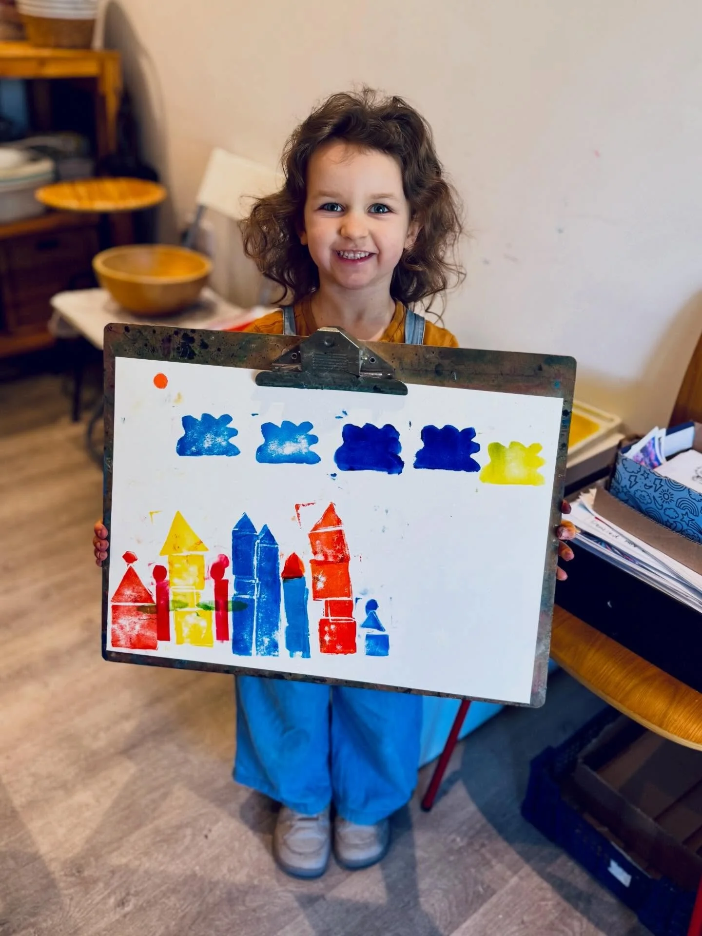 Exploring Shape&hellip; 😍

Inspired by Castle and Sun by Paul Klee, students learned the difference between geometric and organic shapes, then created their own castle prints using handmade foam print blocks, which they made themselves! 🙌🏼

We exp