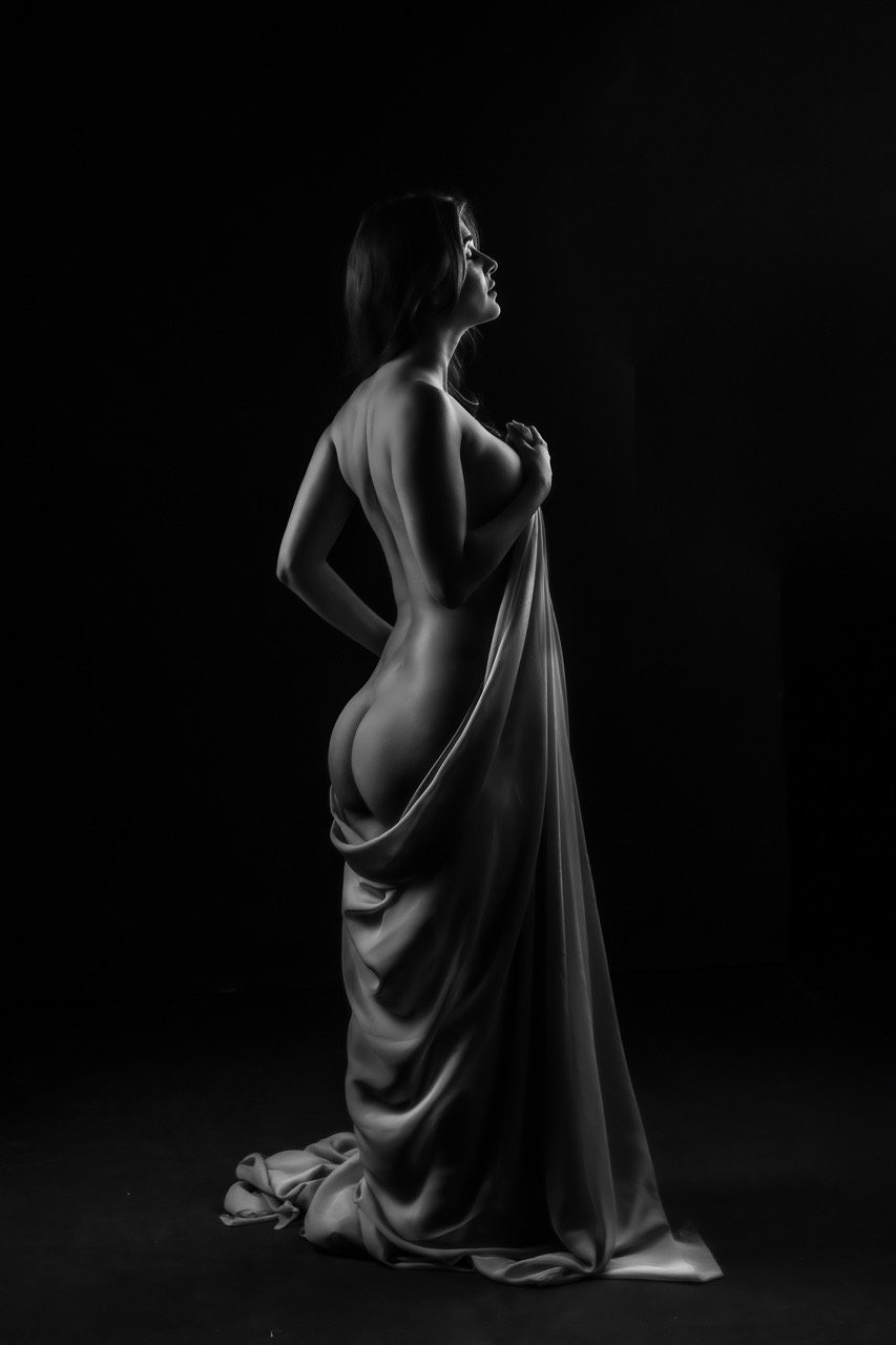 Sensual nude photos in London Workshop