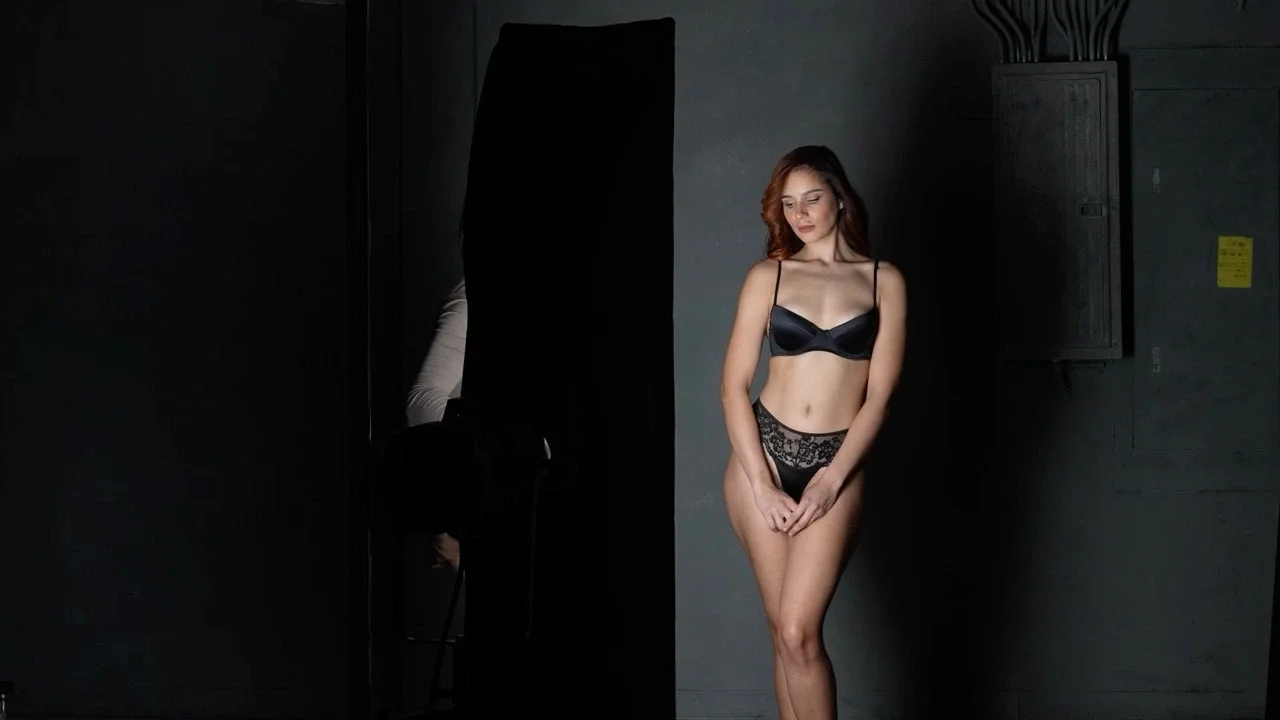 How to pose a subject with window light in boudoir photography