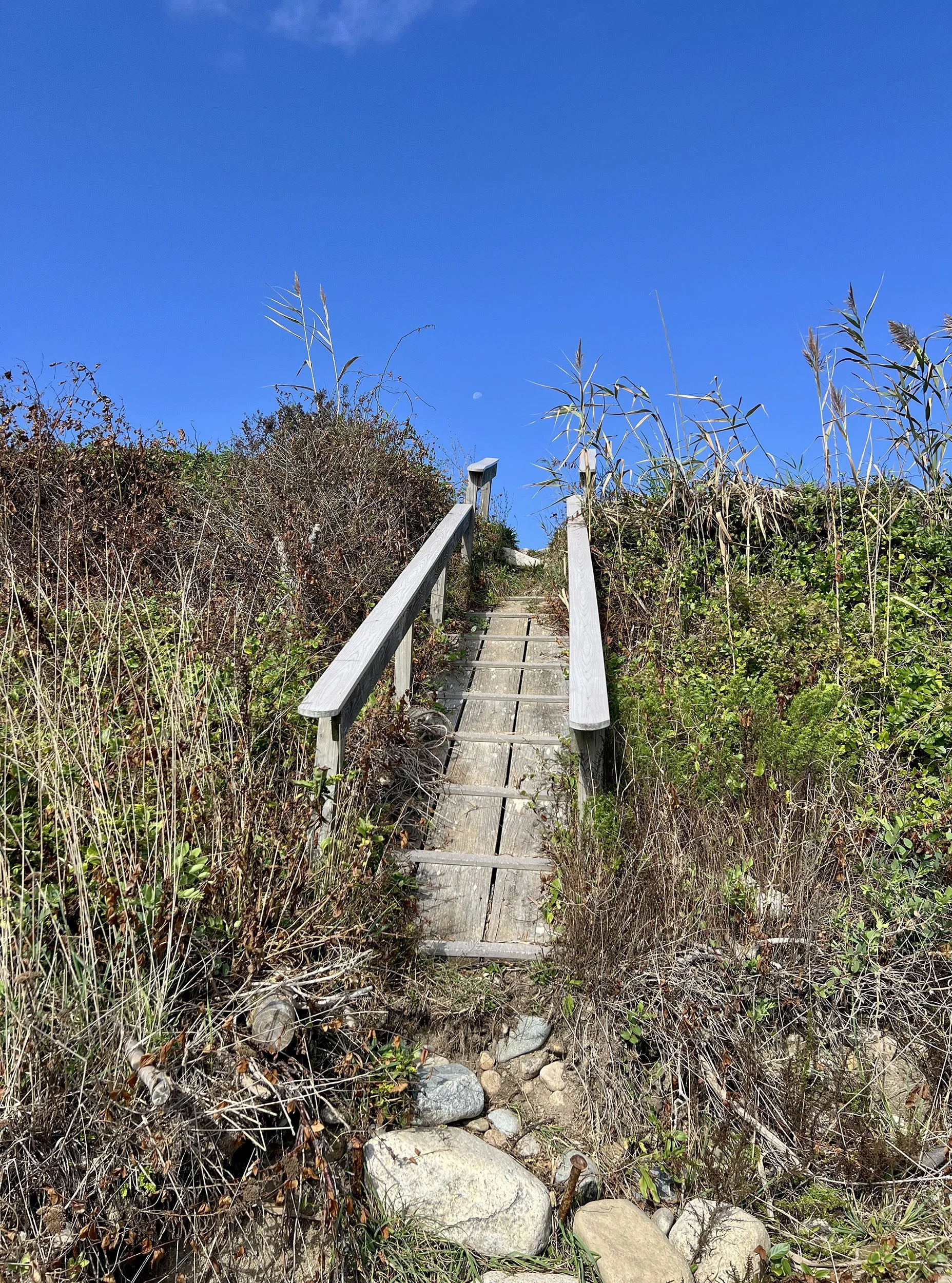 Ramp back up to the plateau, facing the setting moon in the west.