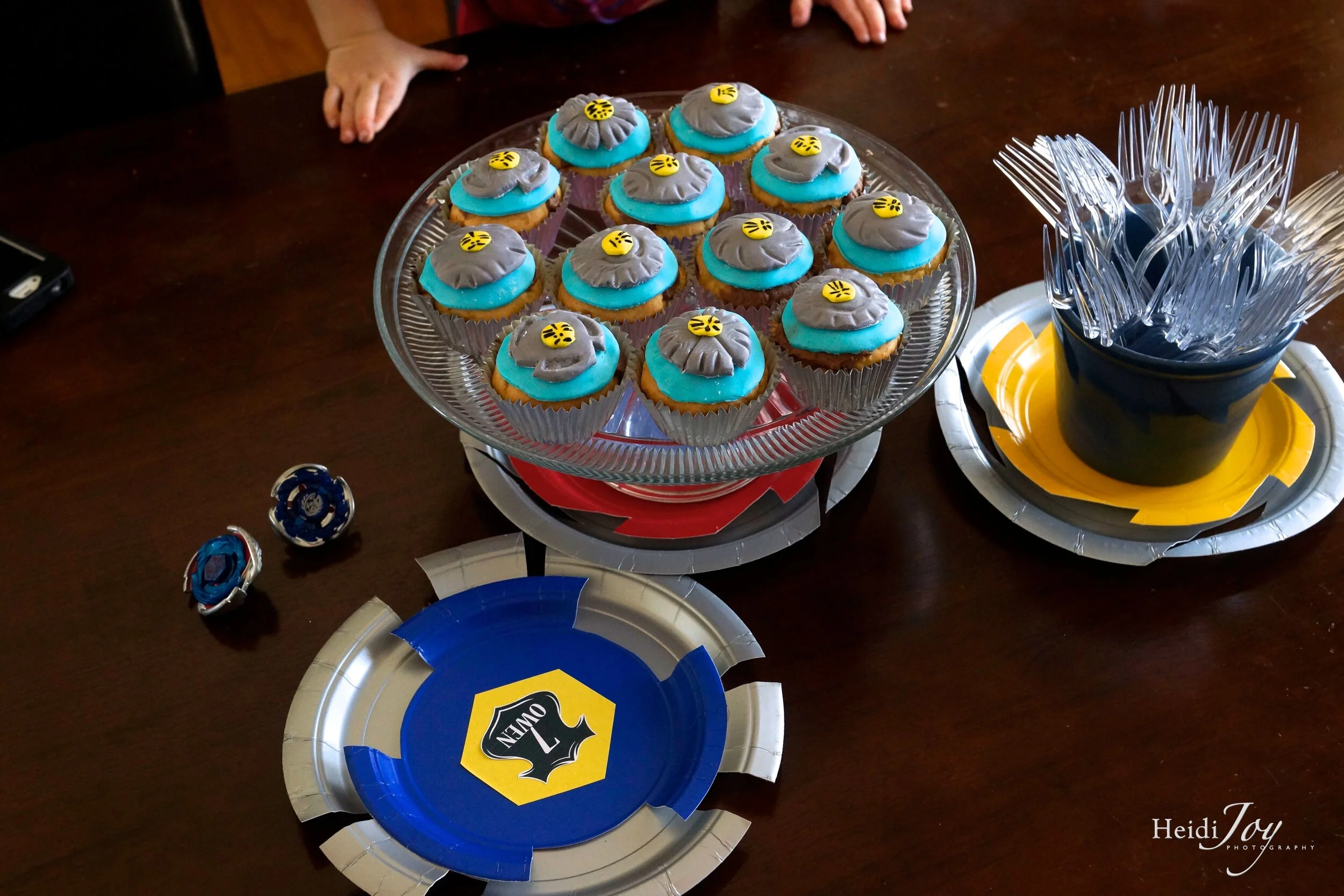 beyblade cupcake display