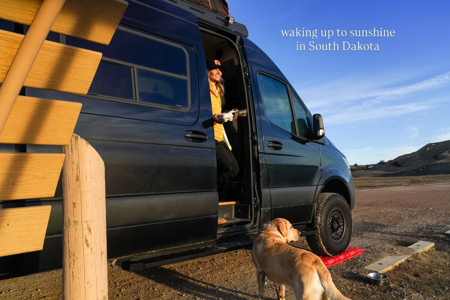 Waking up with the sunshine and having a little breaky with the prairie dogs in @badlandsnps 

Sage Creek Wilderness campground for the win 🙌🏻 

Breakfast just tastes better outside! ☕️

Wanna know our favorite van life gear? 
All the details are o