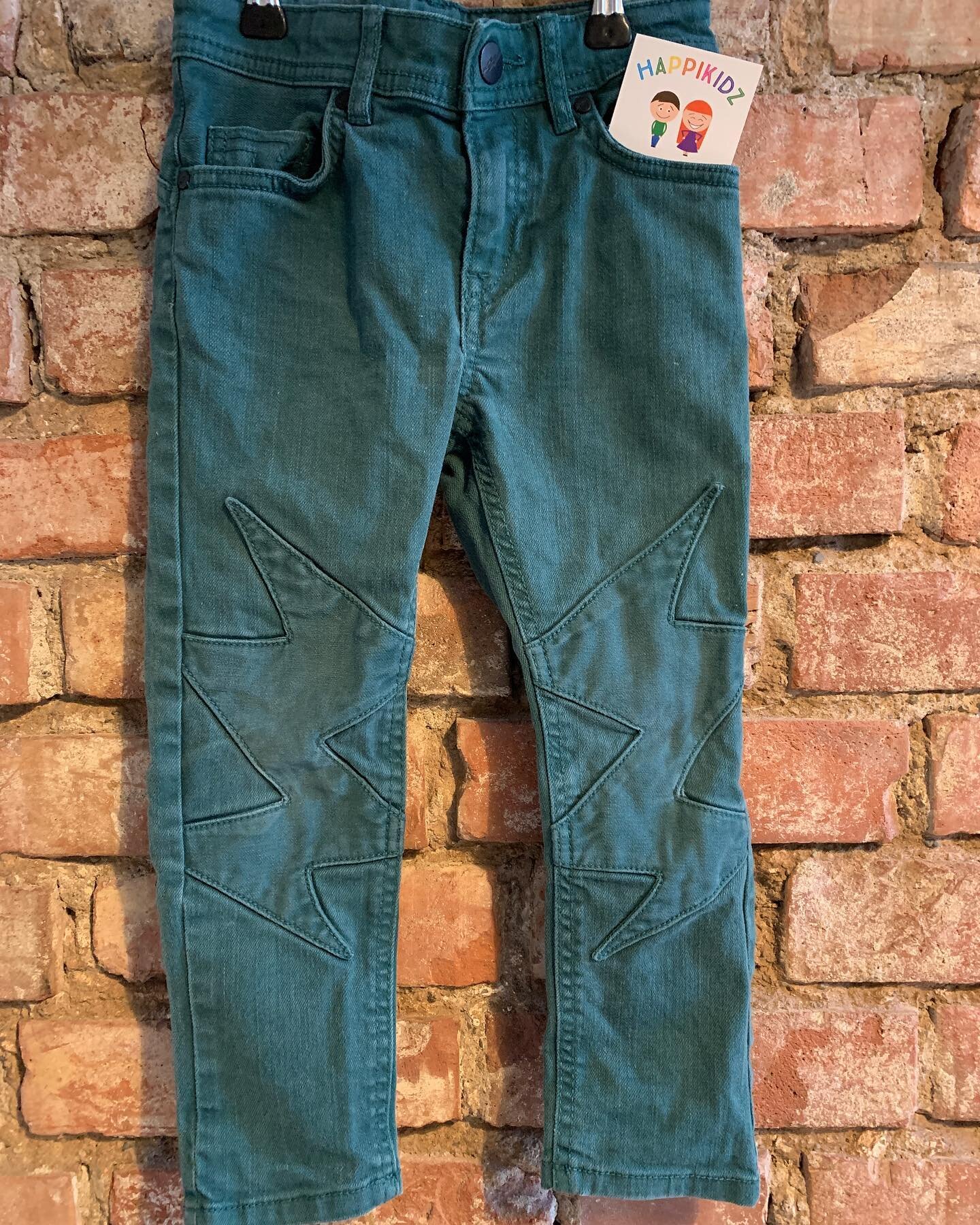 Happikidz holder stengt. Men vi har åpent online. Vi skal legge ut fine kl&aelig;r på instagram og FB. Send oss en melding hvis du har sp&oslash;rsmål eller du letter etter noe spesielt! 

Jeans  str 104 -  pris 69.

#altblirbra #st&oslash;ttlokal