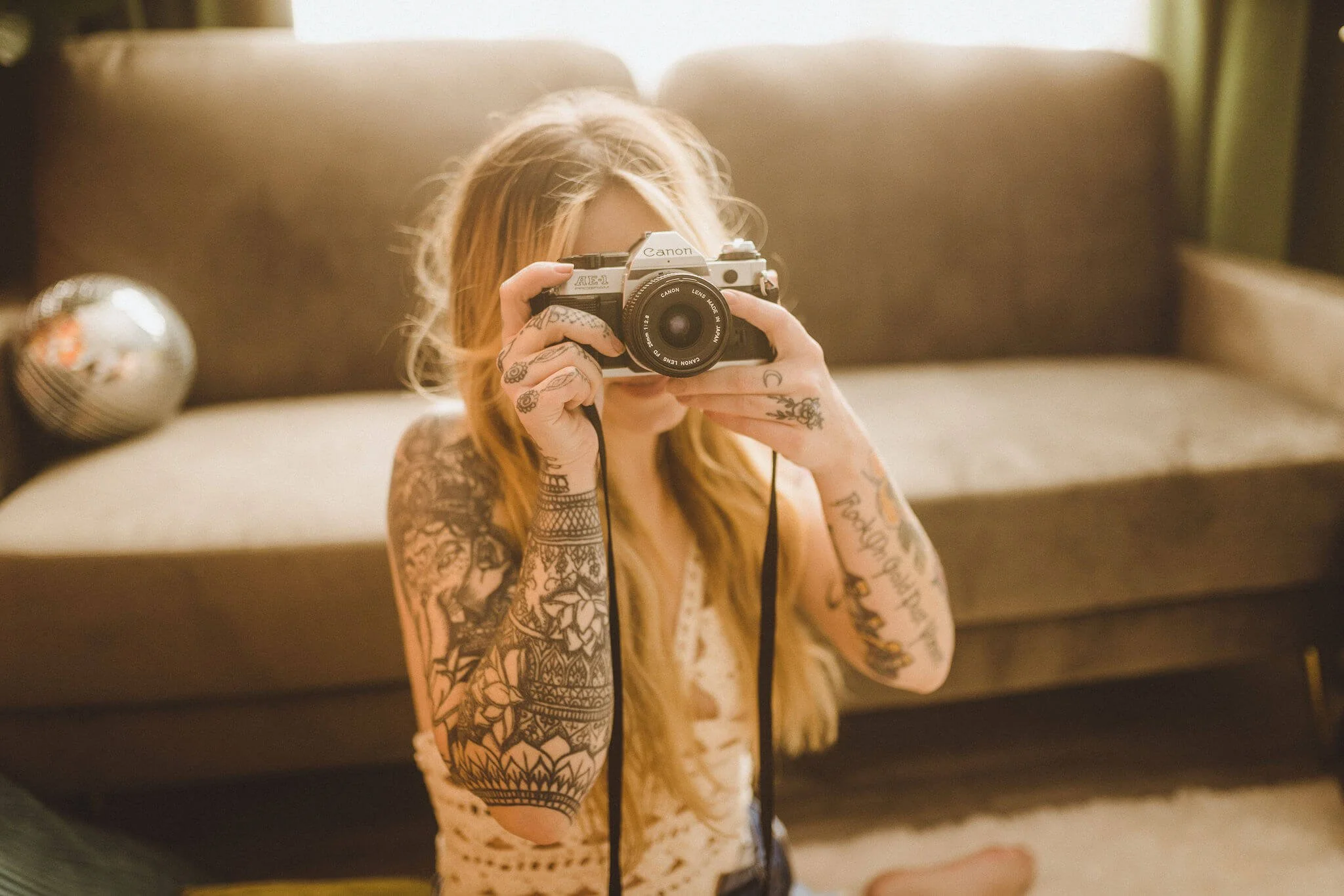 Retro boudoir session — Onyx + Honey