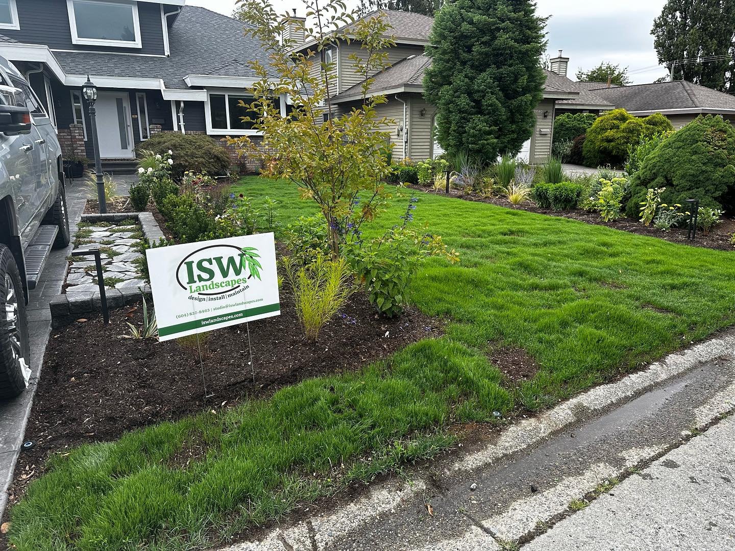 Our Maple Ridge project is coming together nicely! 

I love how the plantings are pollinator focused and how the turf from seed really brings it together.

#landscapedesign #gardendesign #gardendesigner #landscape #landscaping