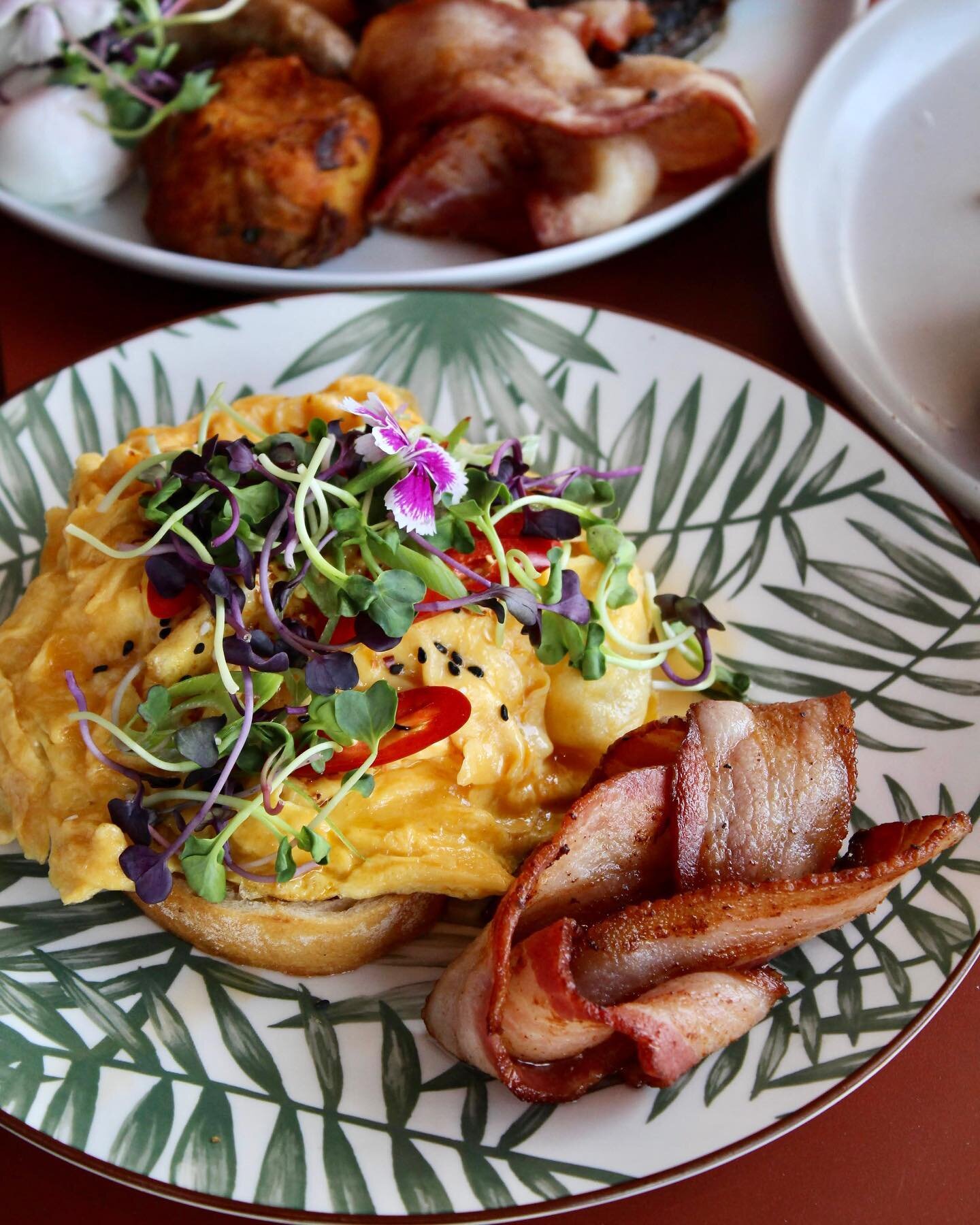 We love a bit of spice in the morning🌶️
Here&rsquo;s our chilli scram with a side of daddy&rsquo;s bacon from @magillsbutchery 🥓