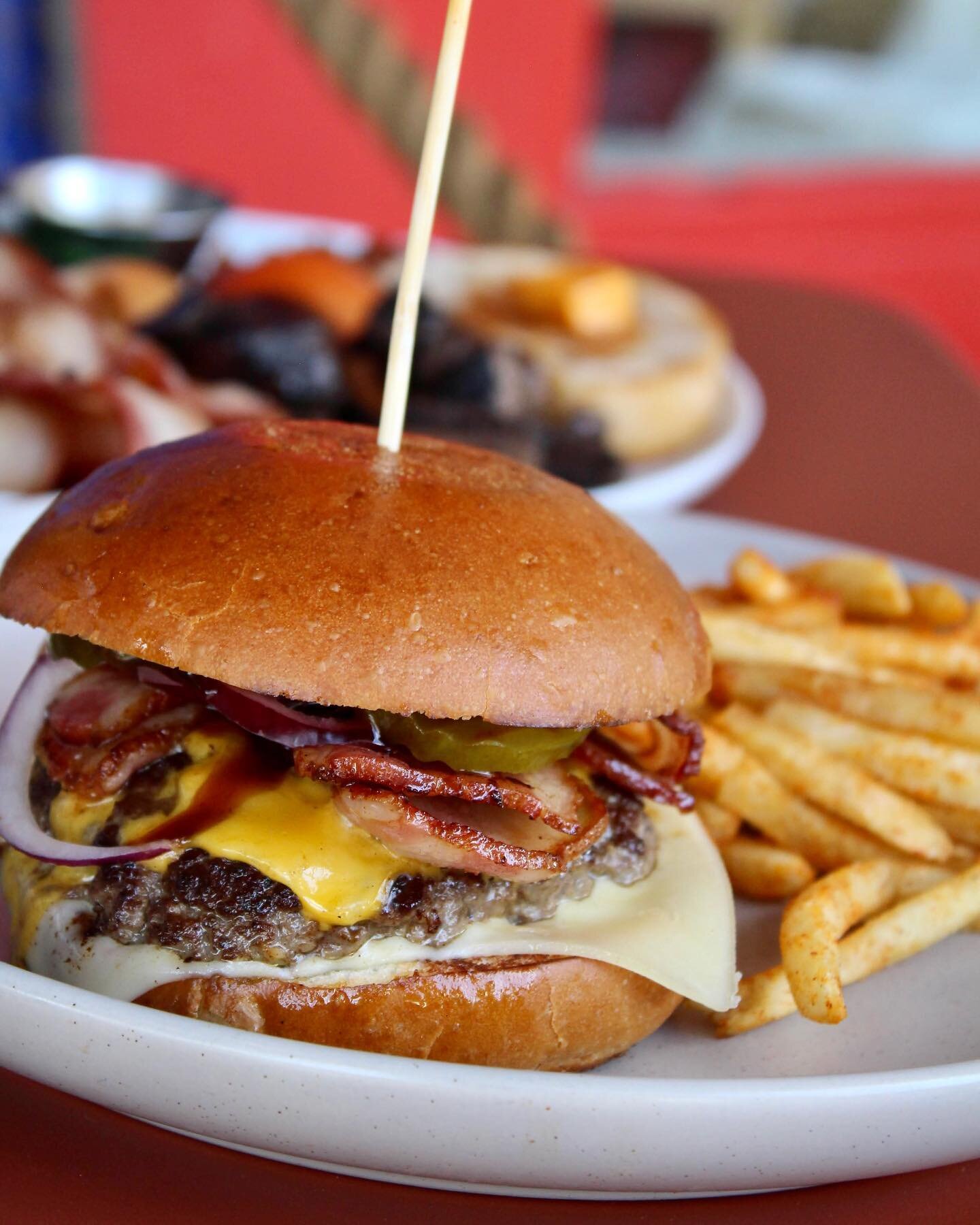 Rainy weekends call for smash burgers &amp; big breakfasts, don&rsquo;t you think? 🍔🥓🍳🍄
We&rsquo;re open everyday including ANZAC day if your in the neighbourhood ☔️