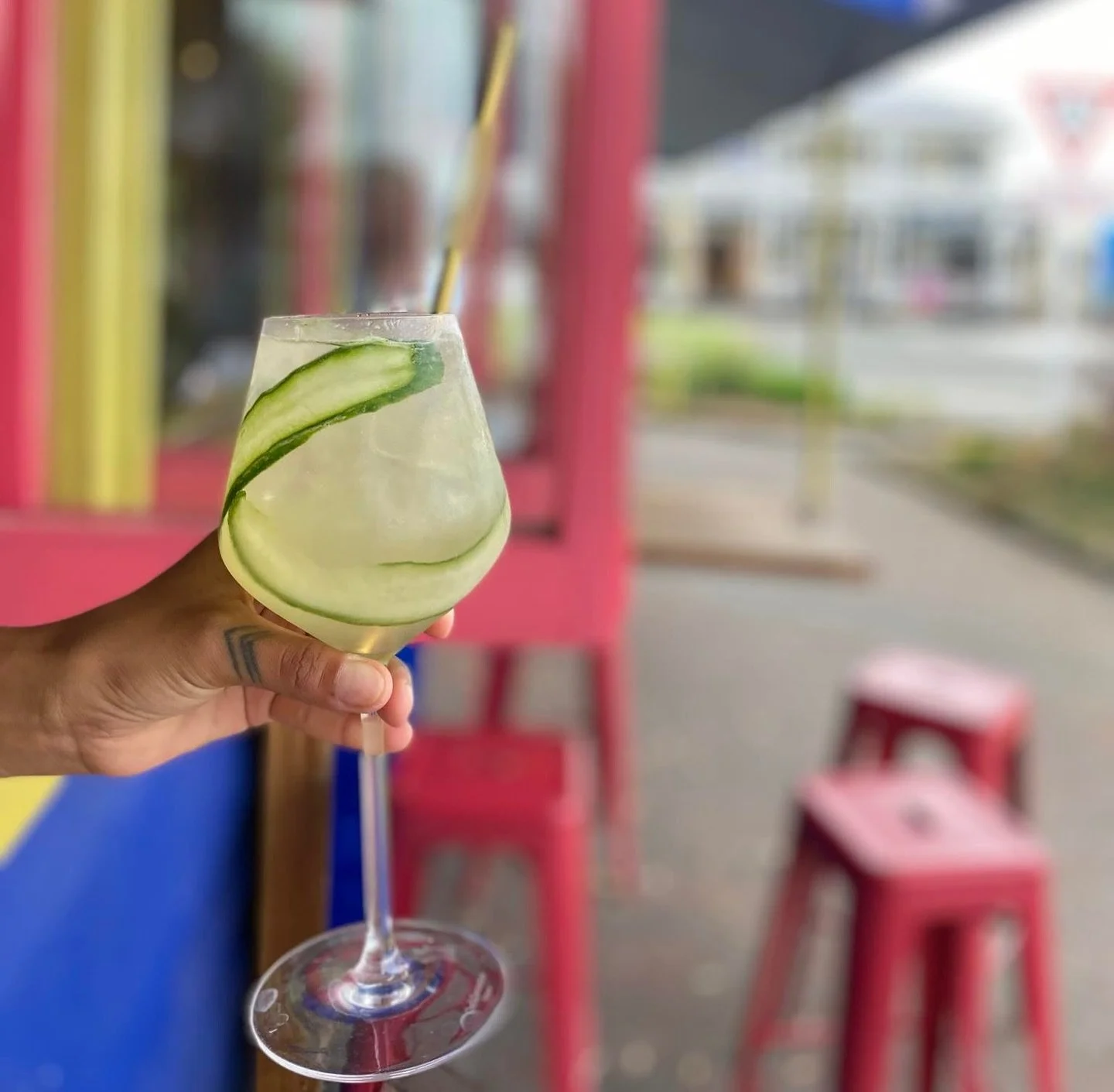 Open until 6pm tonight &amp; tomorrow! 🍹🍔🍗
Join us for cocktails, refreshing drinks, burgers, sticky chicken &amp; more! 
We have a special @raglanartsweekend cocktail &ldquo;The Collie&rdquo; a refreshing cucumber gin spritz in collaboration with