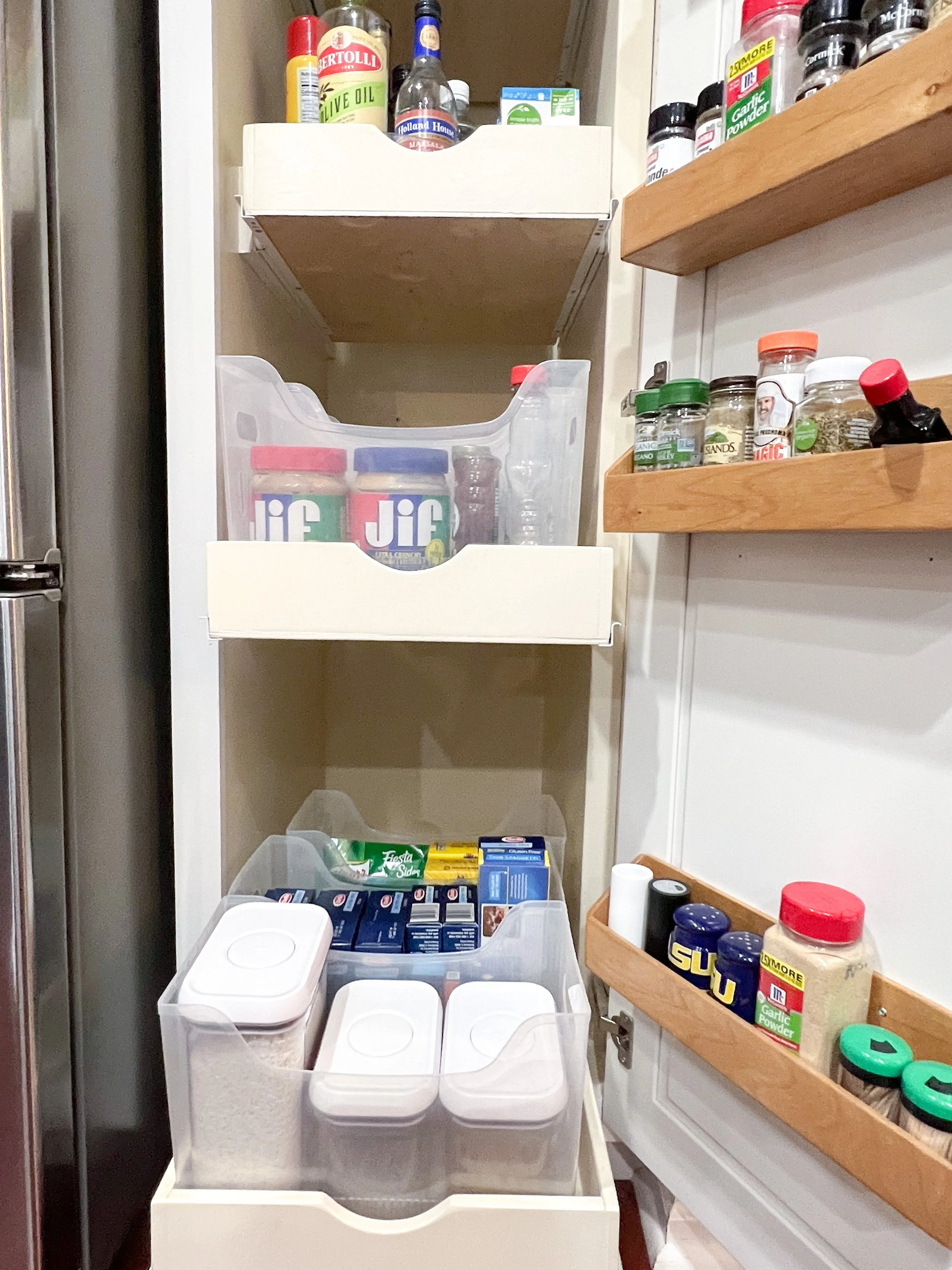 Small Pantry Organization