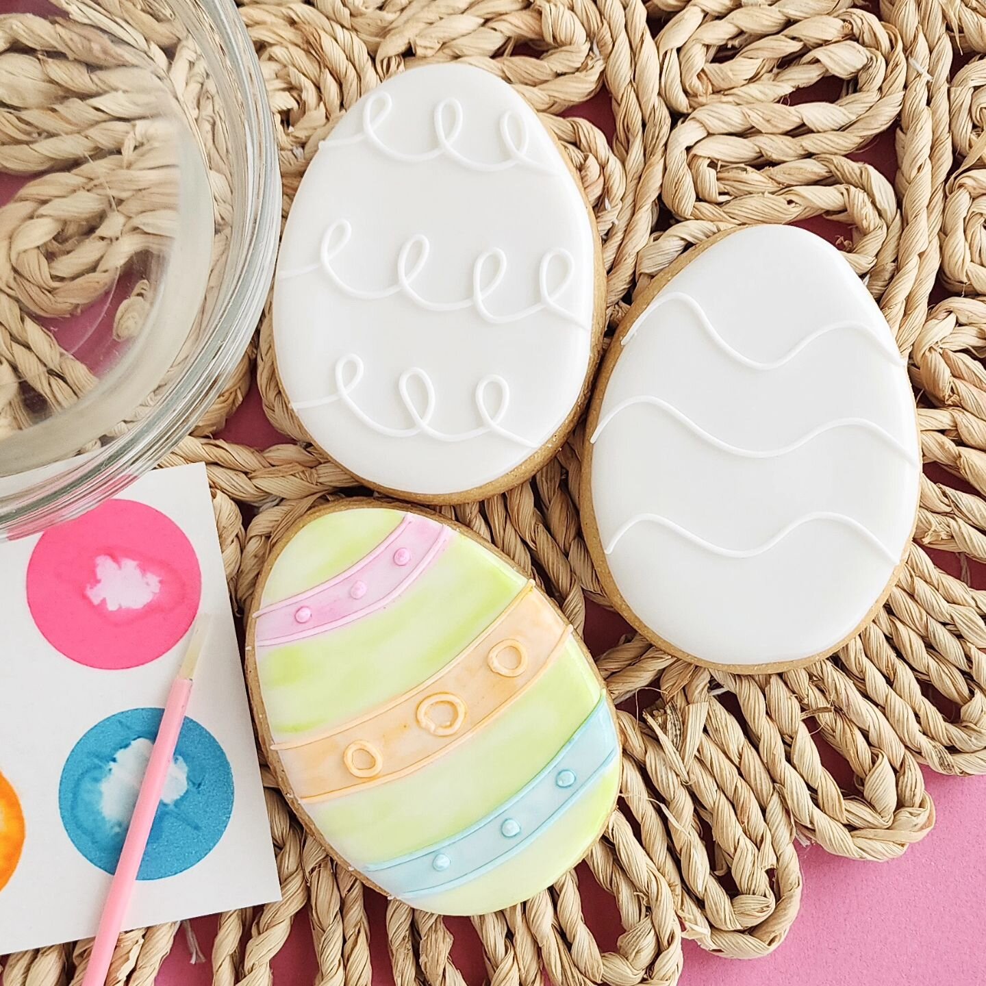 It's easy to see why our 🖌paint your own cookies have been popular! They are less messy than traditional 🐣egg dying and much more tasty! 🐇 If you wanna ditch all the egg cups this year, head to my website.

www.littlebookbakes.com
.
.
.
.
.
.
#pai