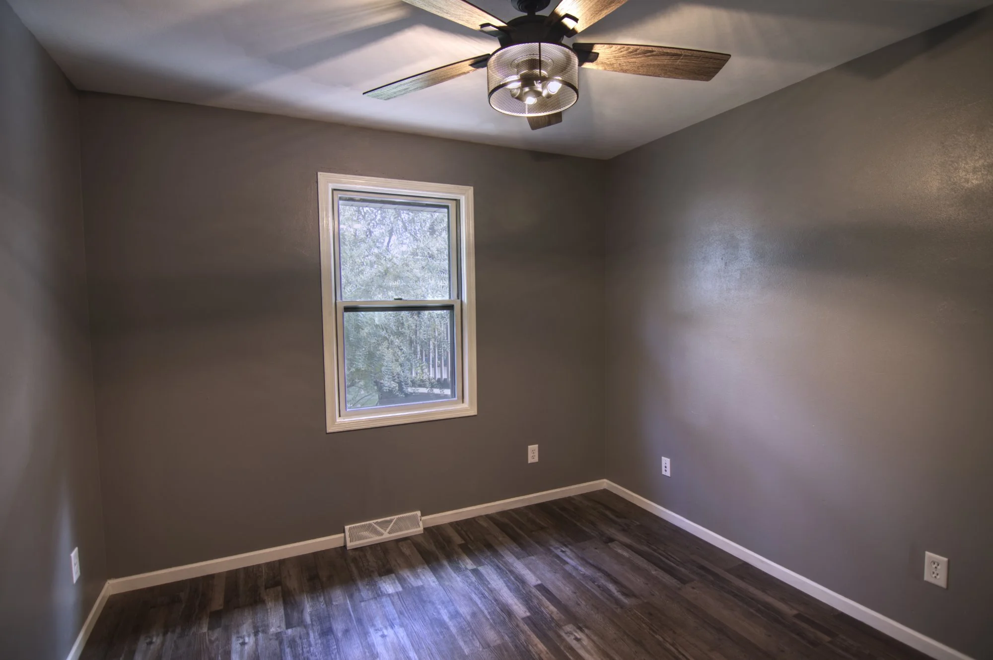 Bedroom B 2.jpg