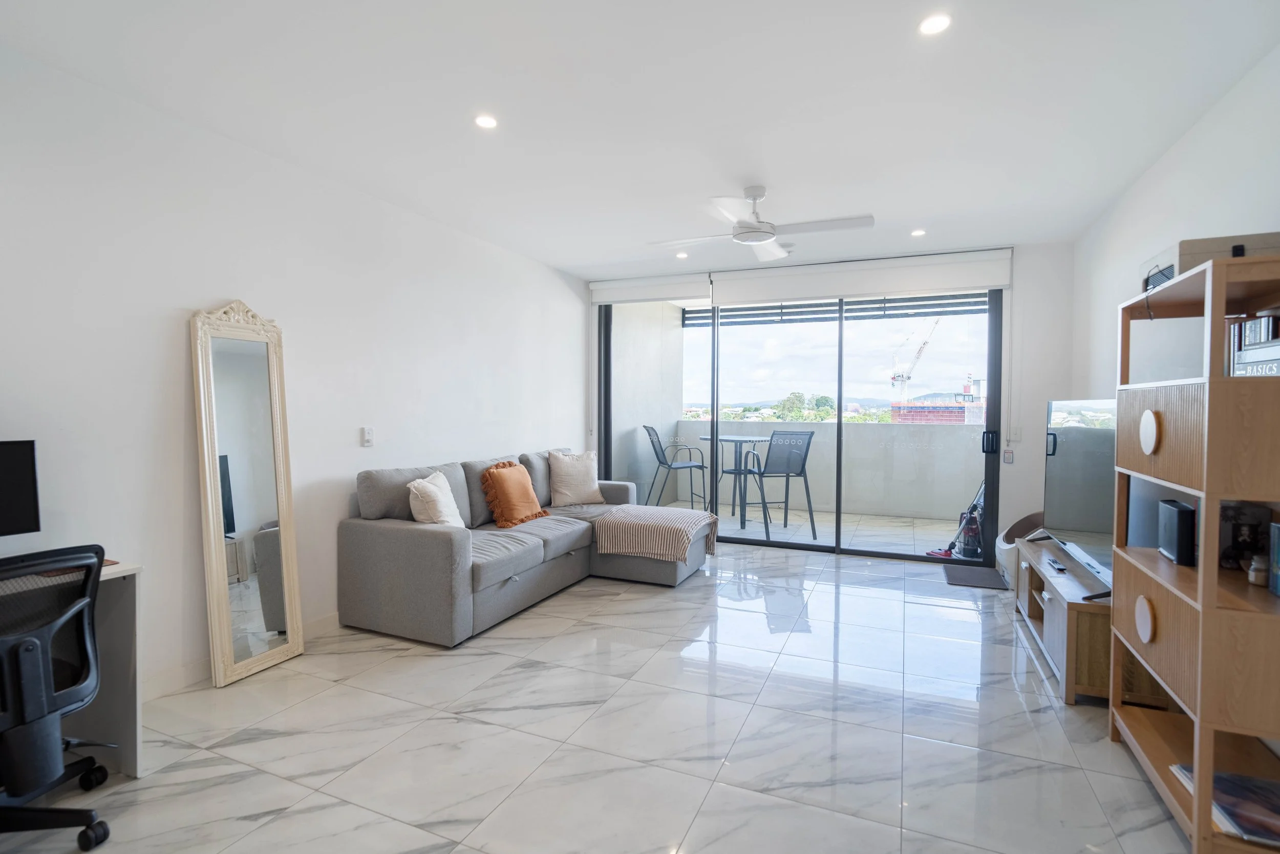 1008_70 Carl Street-5.jpg