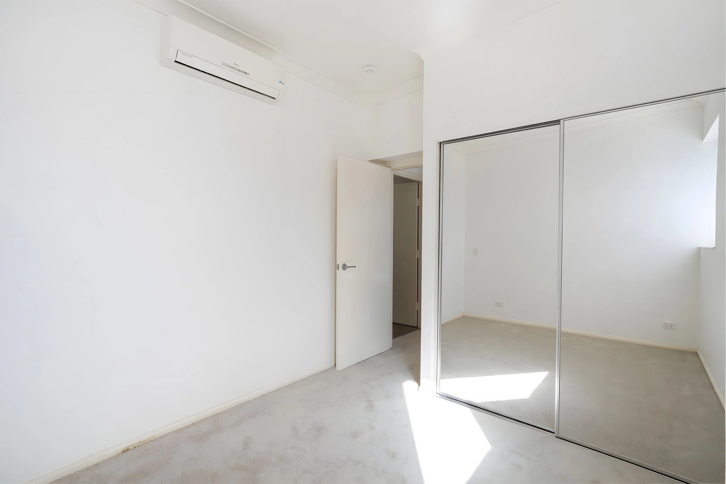 18_5 Carey Lane-1.jpg