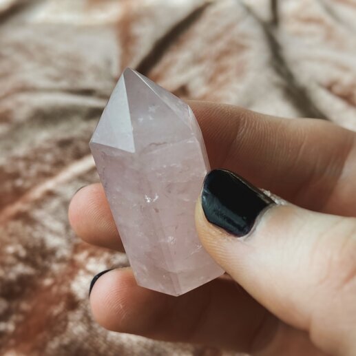 Rose Quartz Rose Quartz holds the energy of unconditional love and infinite peace. A powerful emotional healer, Rose Quartz teaches you how to love yourself by bringing self-forgiveness and acceptance, invoking self-trust and self-worth.