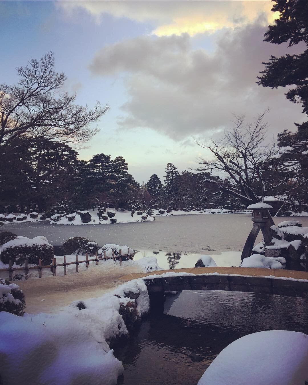 #moodygrams #kanazawa #wu_japan #instagramjapan #ig_japan #jp_gallery #japan_daytime_view #japan #park #naturephotography #nature #tree #snow #ice #pond #picture_to_keep #ptk_japan #sunset #romantic #composition #wanderlust #travel #travelphotography