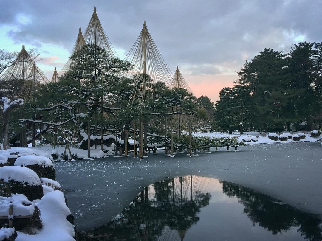#moodygrams #wu_japan #instagramjapan #ig_japan #jp_gallery #japan_daytime_view #japan #kanazawa #park #naturephotography #nature #tree #snow #ice #pond #picture_to_keep #ptk_japan #sunset #romantic #composition #wanderlust #travel #travelphotography