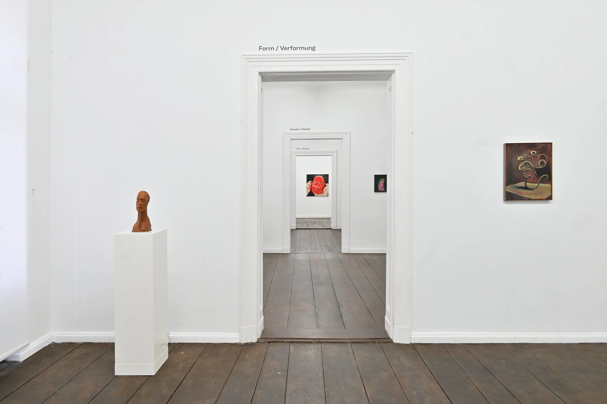 1) Stefan Ludes, Trance, 2024, Foto: Michael Lüder; courtesy of the Artist. 2) Anton Henning, Portrait No. 47, 2004, Foto: Michael Lüder; © VG Bild-Kunst, Bonn 2025. 3) Aneta Kajzer, Nachtgestalten 1-12, 2020, Foto: Michael Lüder; courtesy of the Art